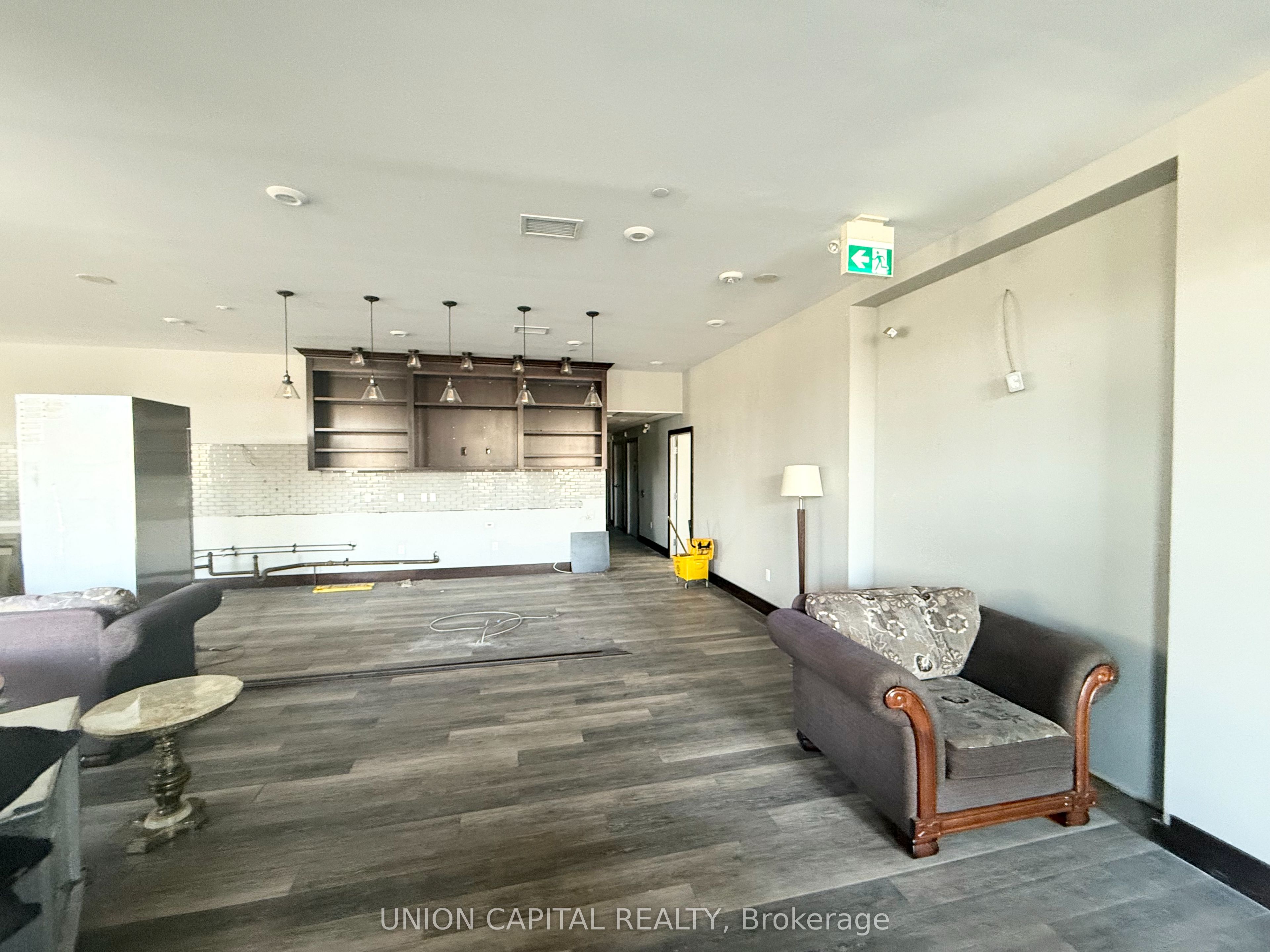 160 Macdonell St Property Photo 9