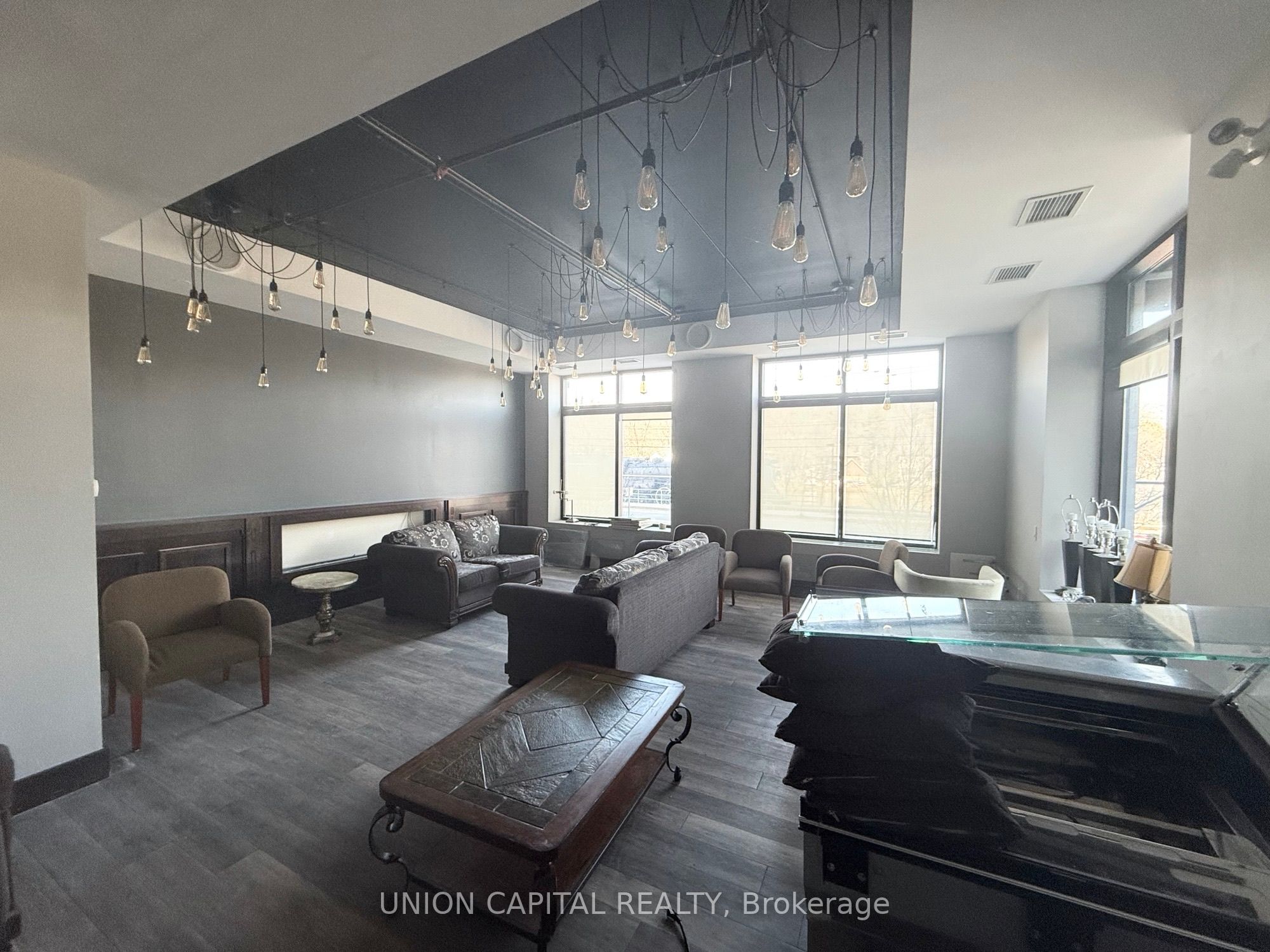 160 Macdonell St Property Photo 11
