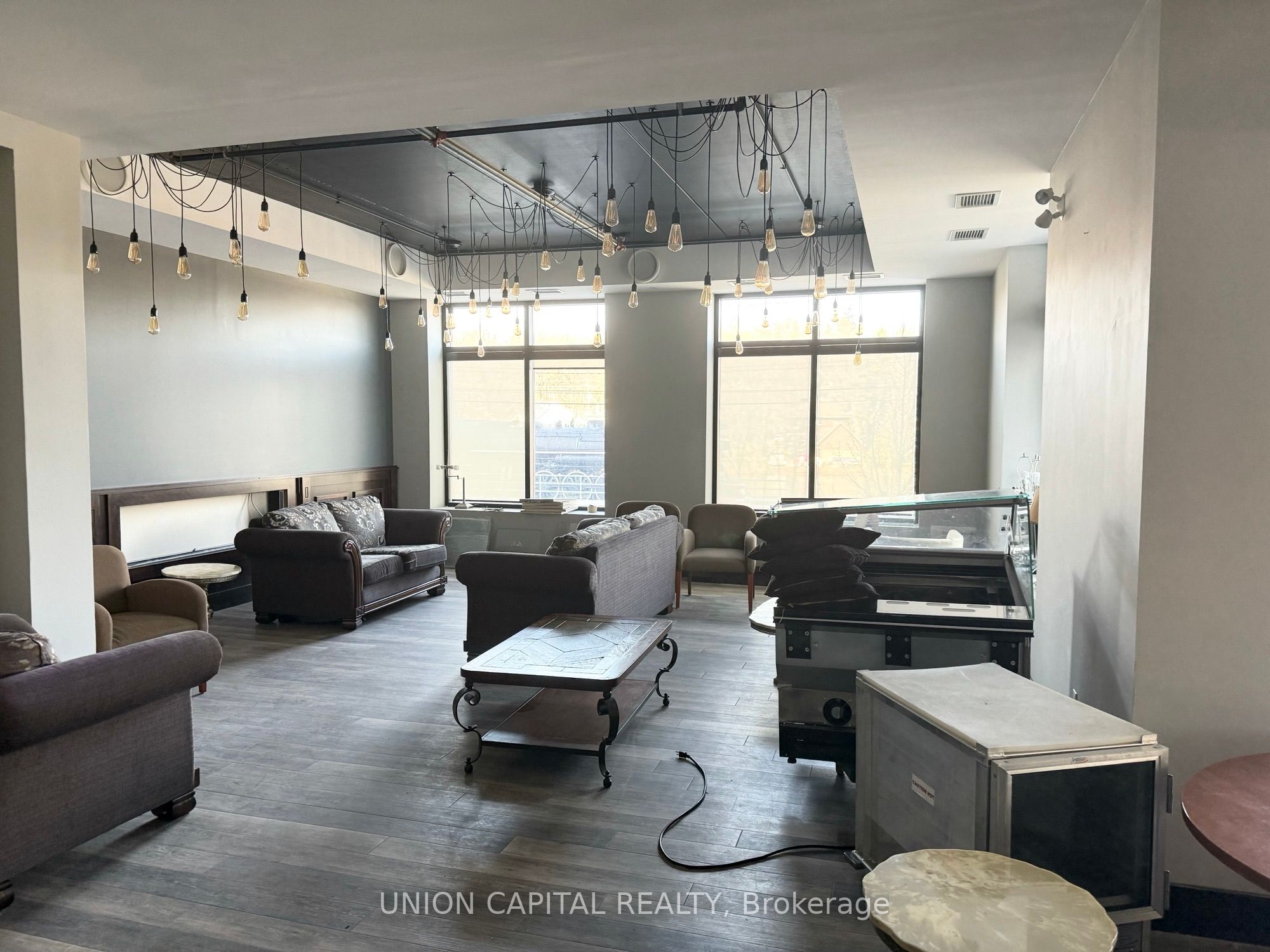160 Macdonell St Property Photo 12