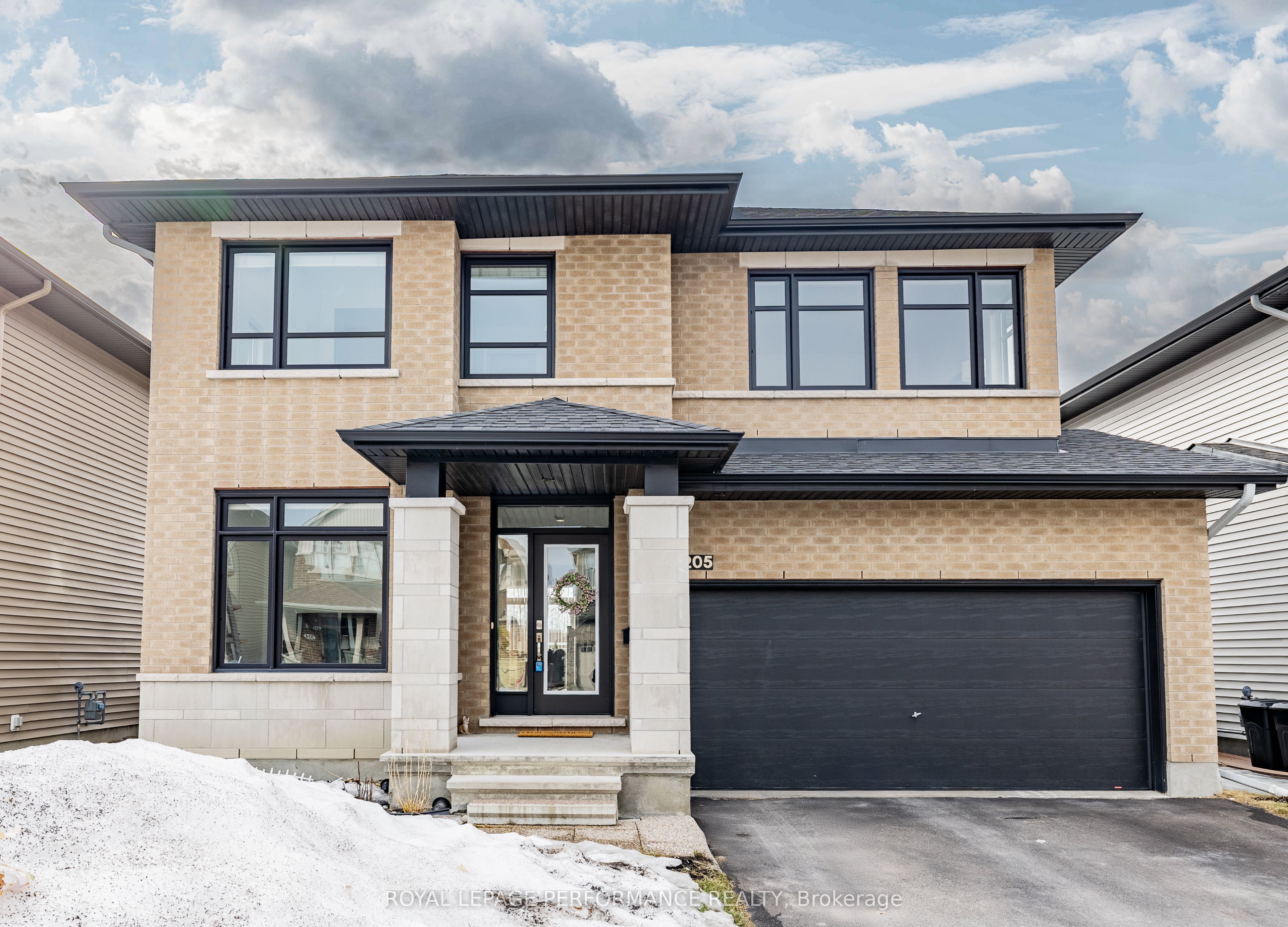 205 Shinleaf Crescent Property Photo 1