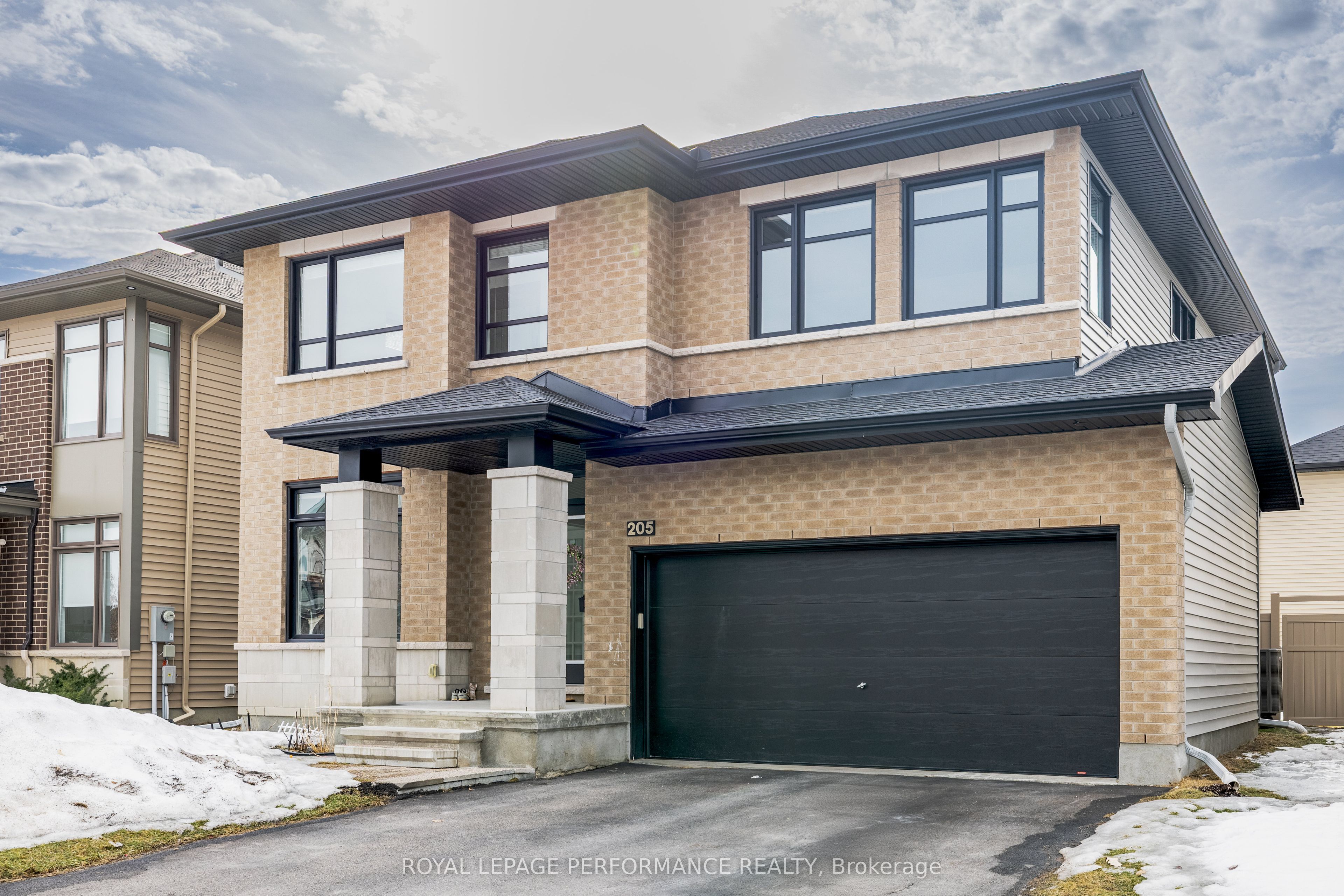 205 Shinleaf Crescent Property Photo 2