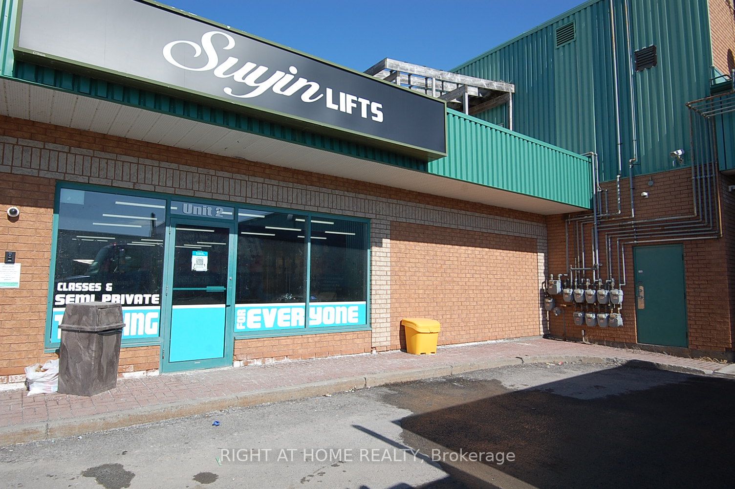 #2 - 2685 Chamberland Plaza Property Photo