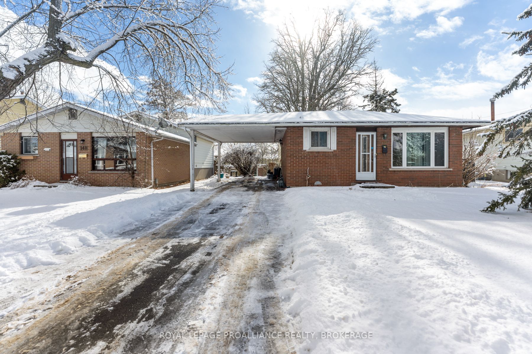 152 Calderwood Dr Property Photo
