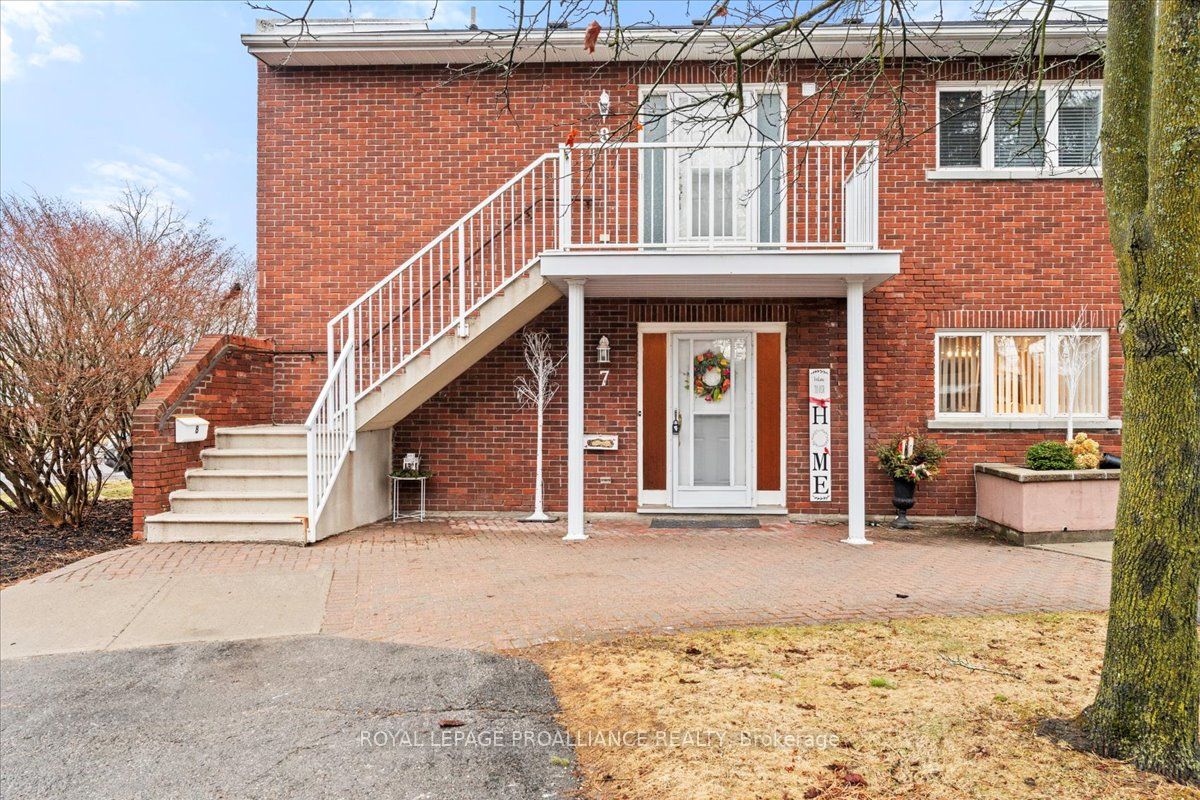 K8n 1j9 Real Estate Listings Main Image