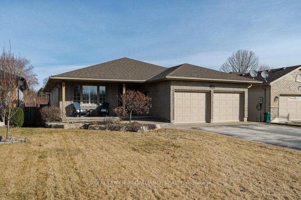 30 Stonegate Crescent Property Photo