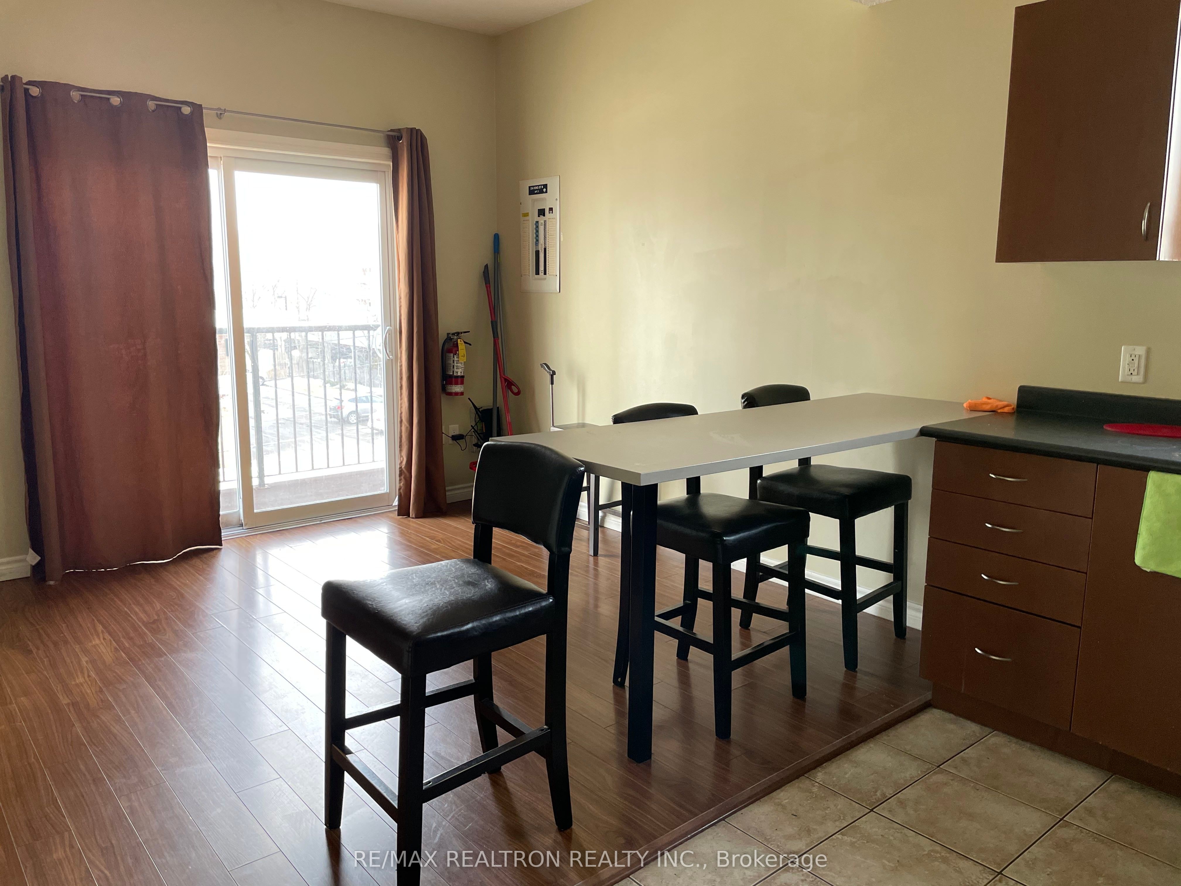 334 King Street N Property Photo 14