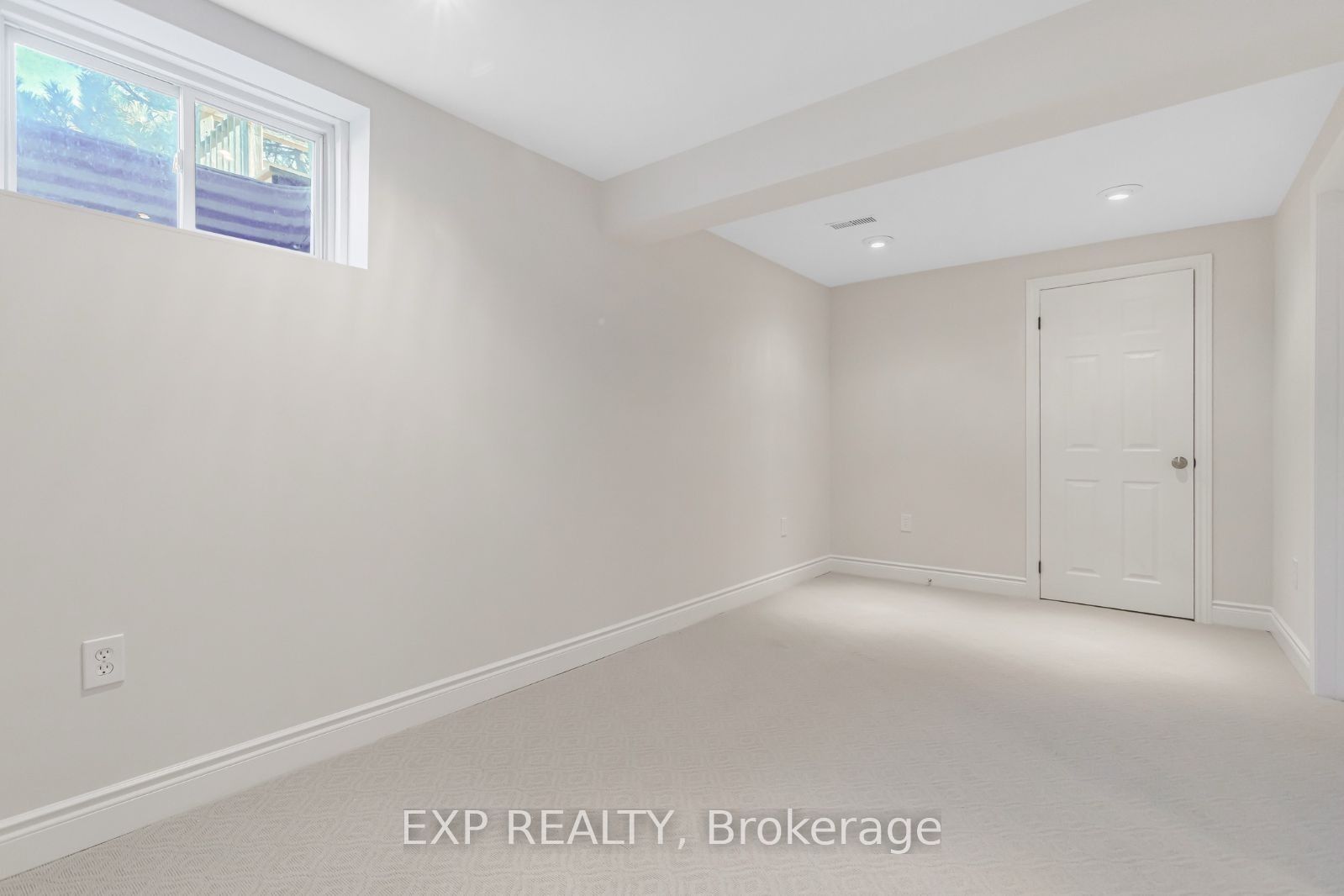 #74 - 34 Southbrook Drive Property Photo 12