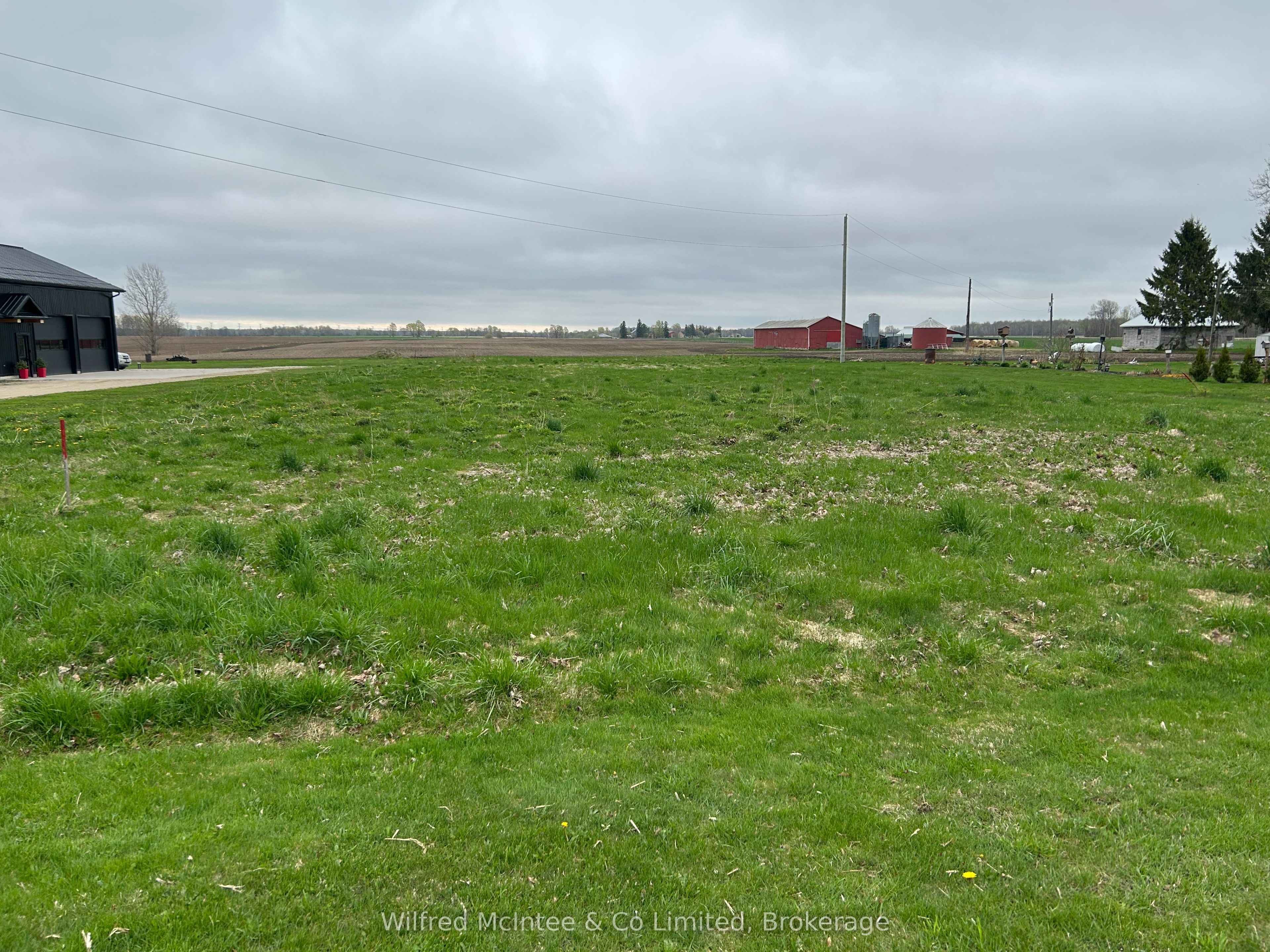 12 Banting Line Property Photo