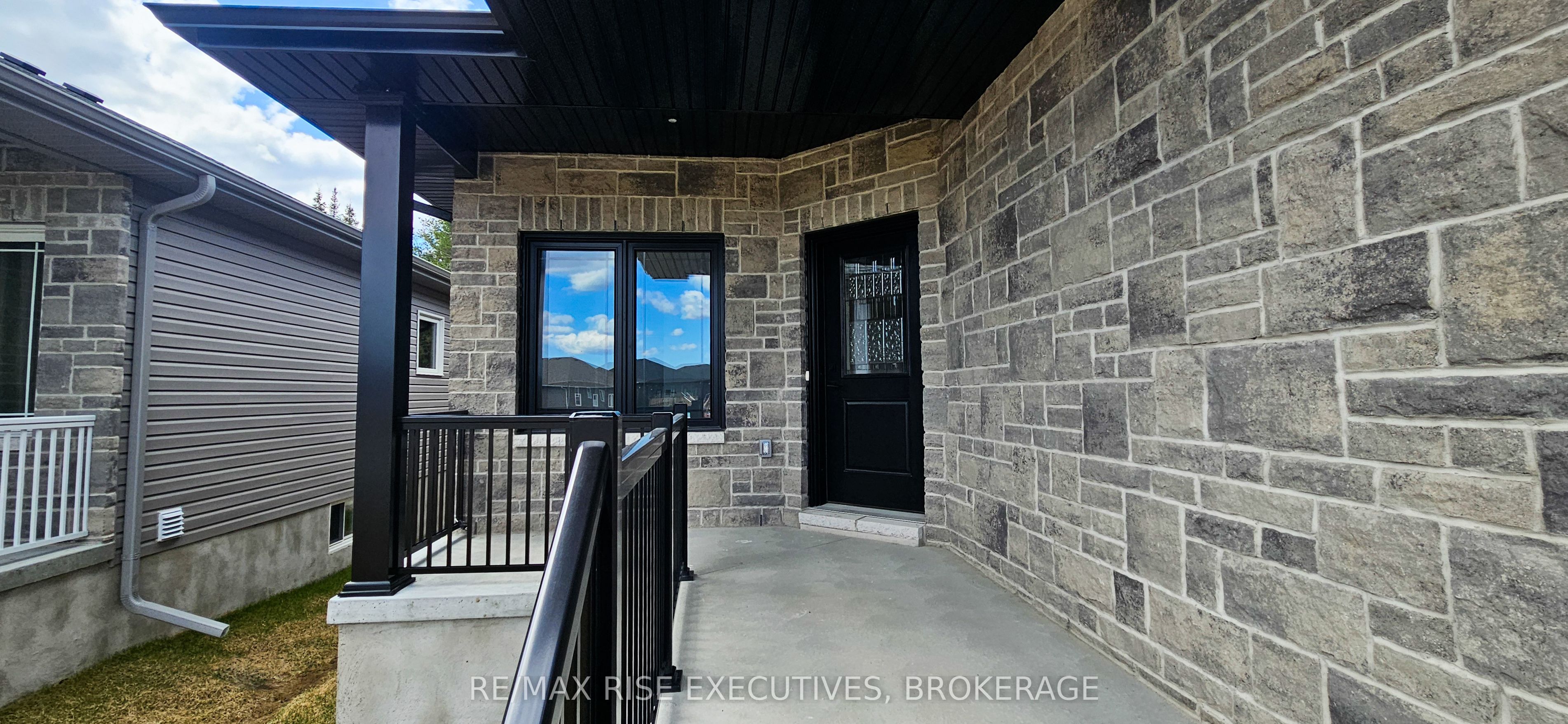 163 Creighton Drive Property Photo 2