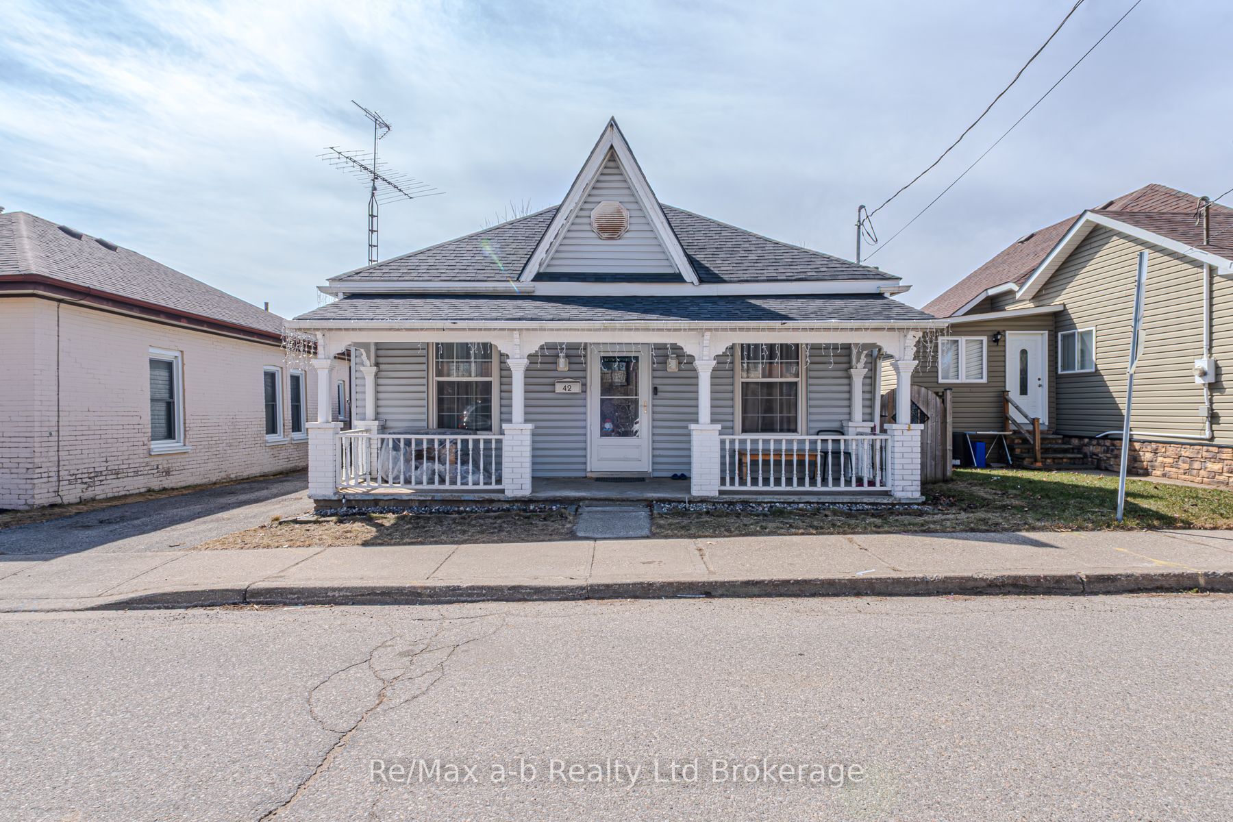 42 Lawrence Street Property Photo