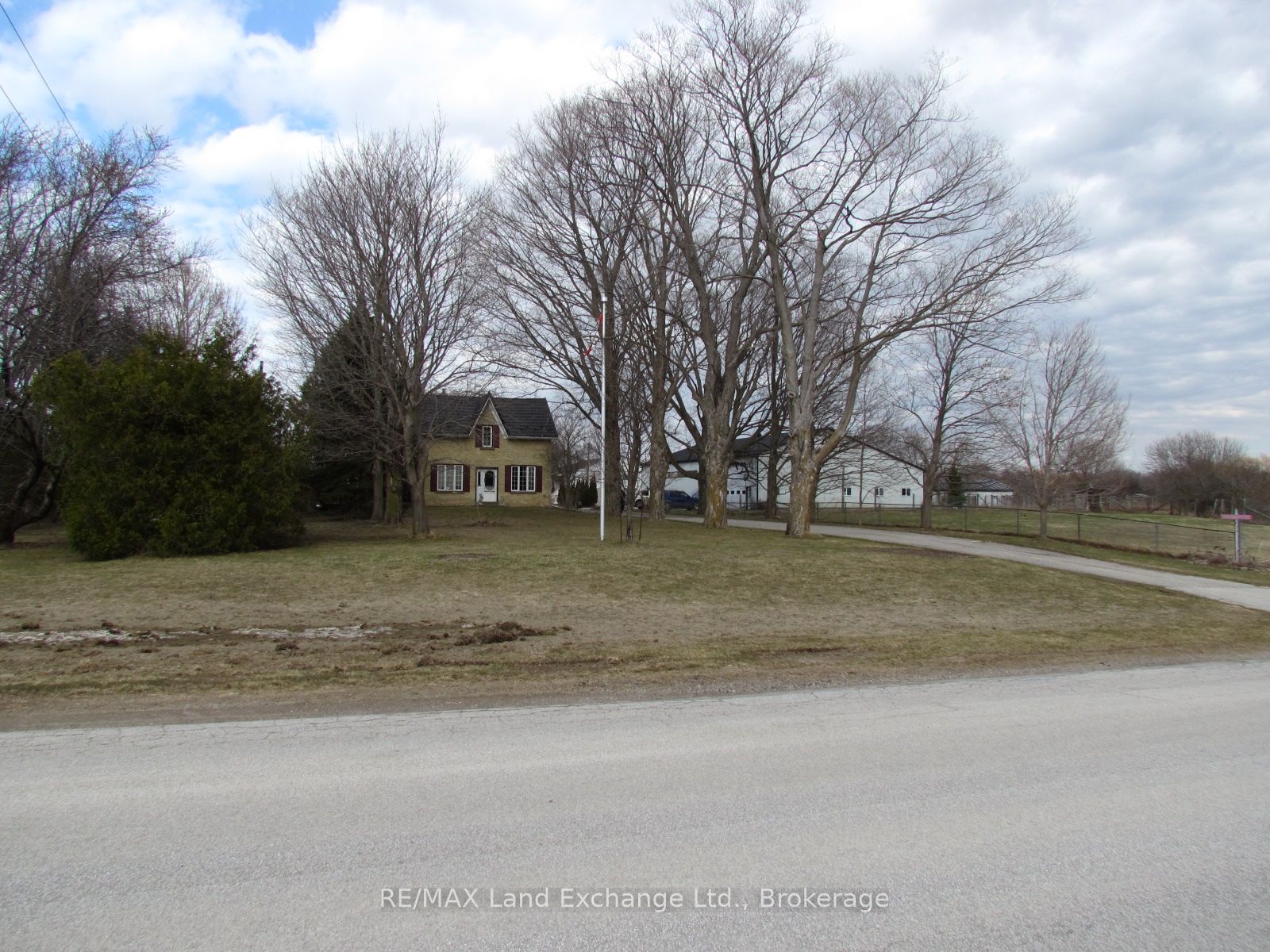 1044 Concession 7 Concession N Property Photo 2