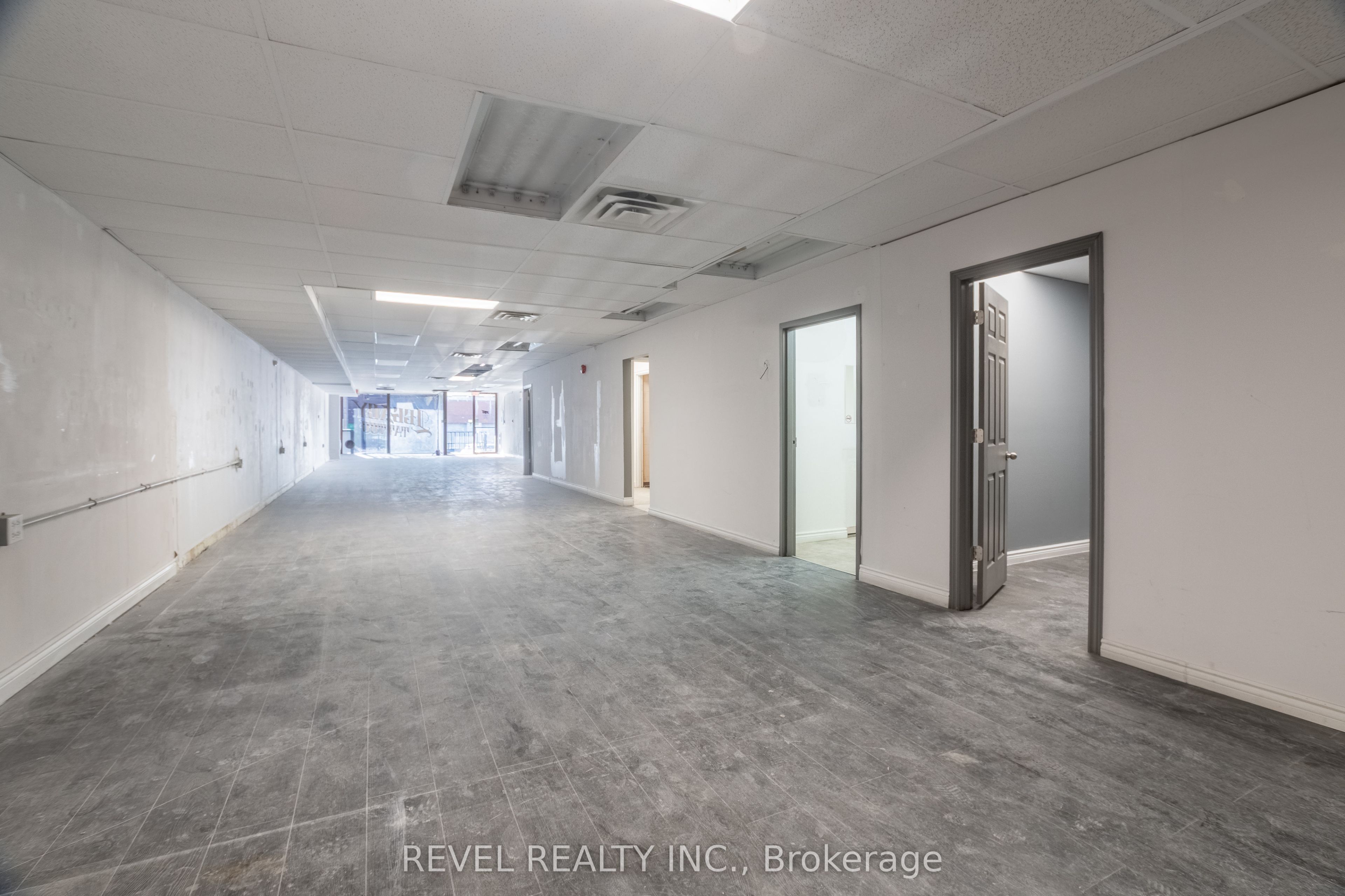748 Richmond Street Property Photo 4