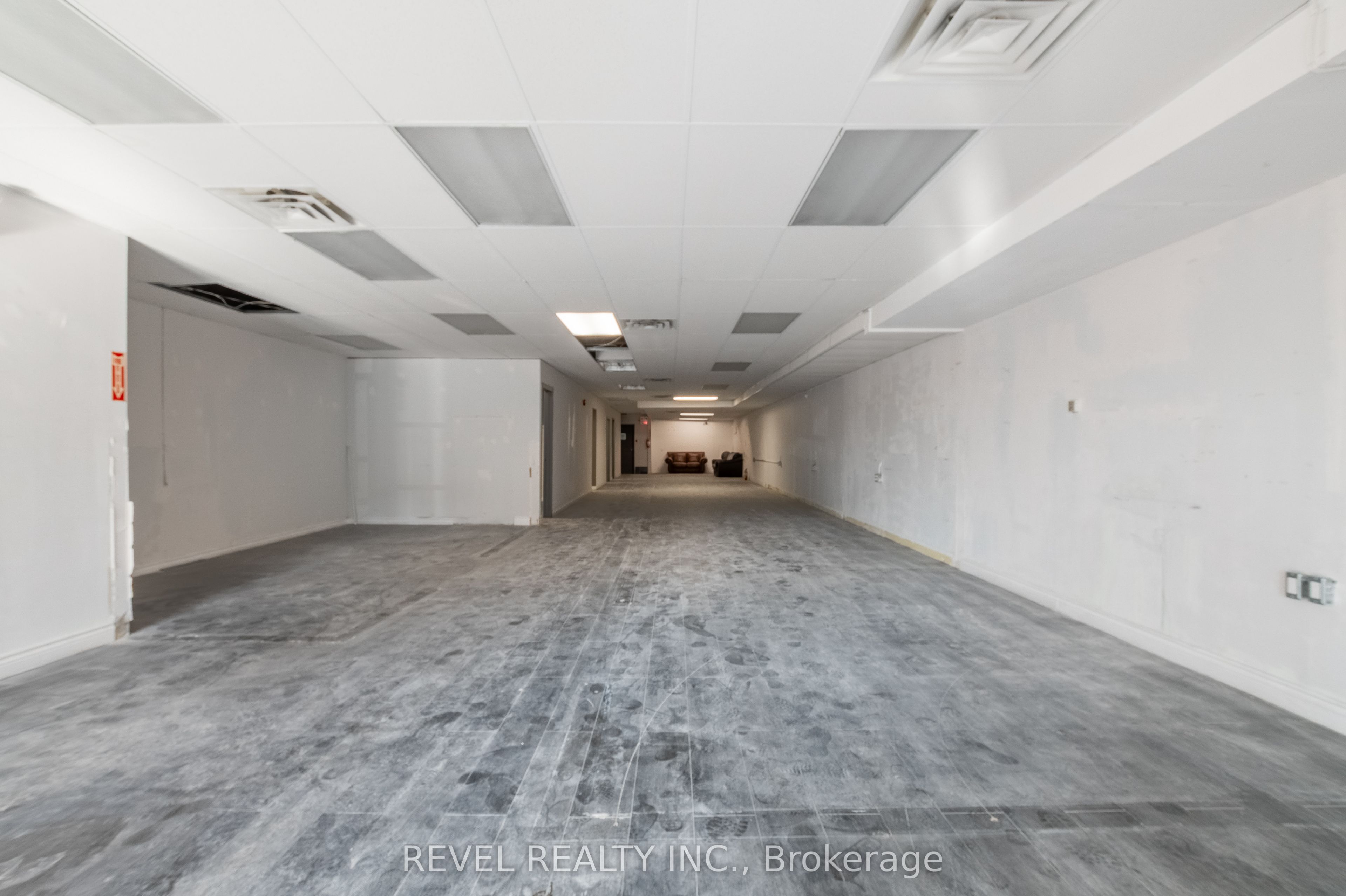 748 Richmond Street Property Photo 5