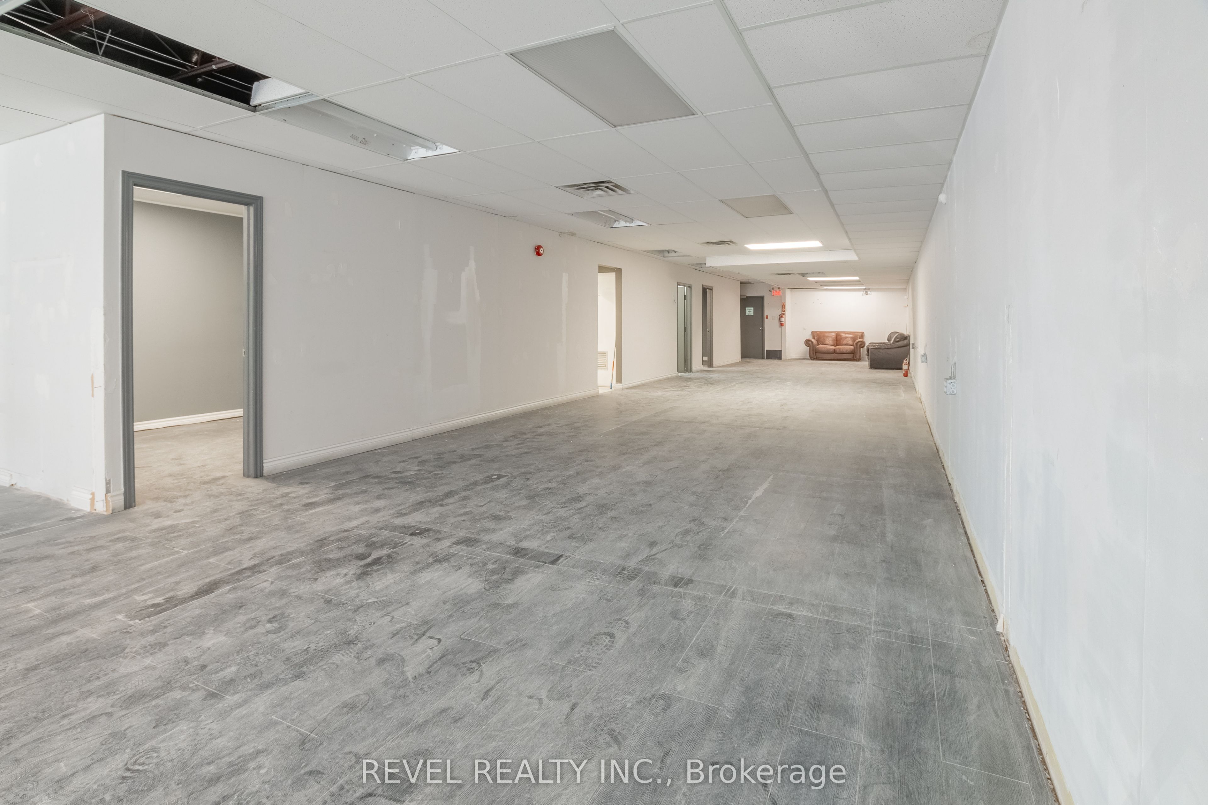 748 Richmond Street Property Photo 6