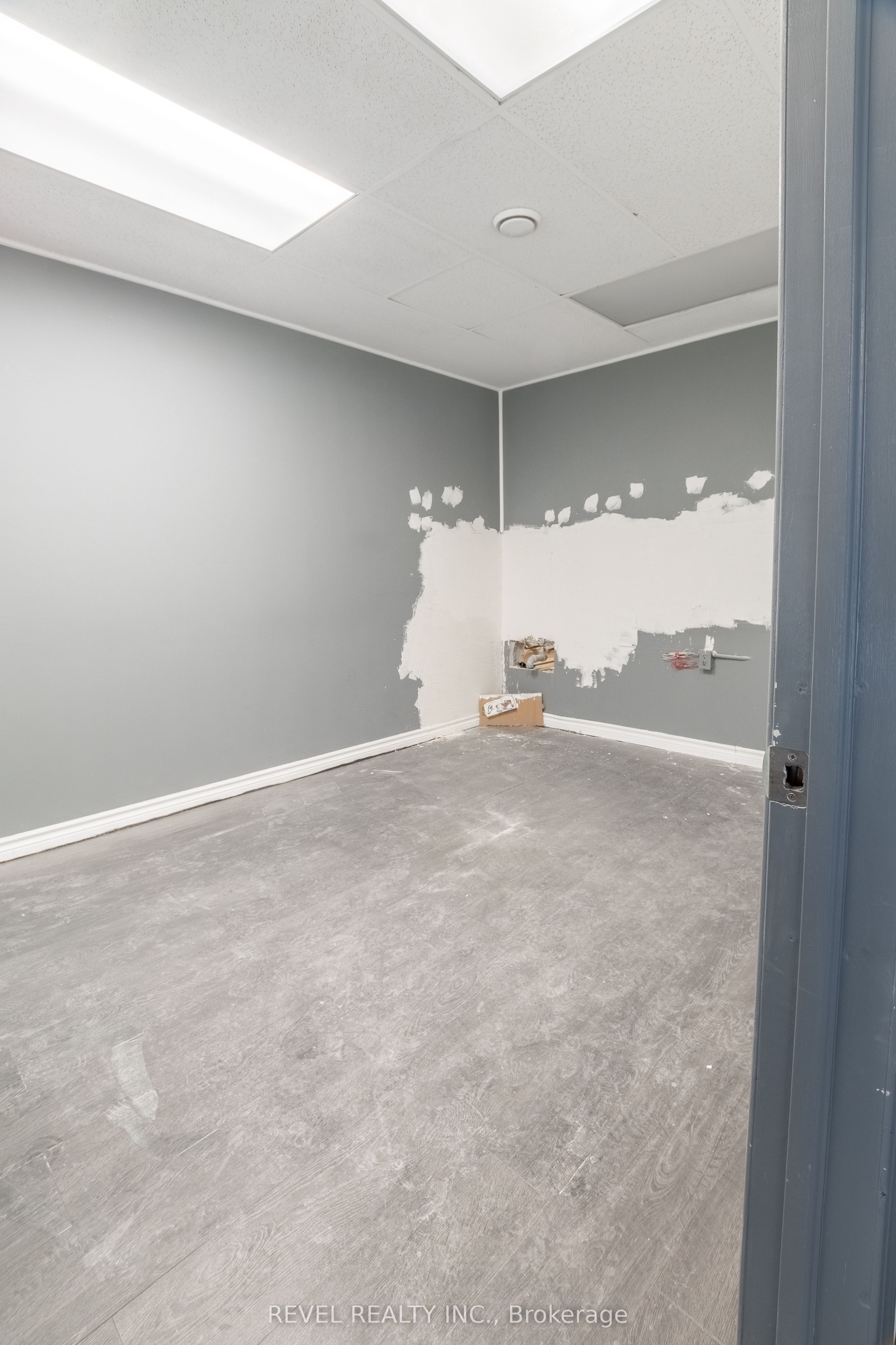 748 Richmond Street Property Photo 10