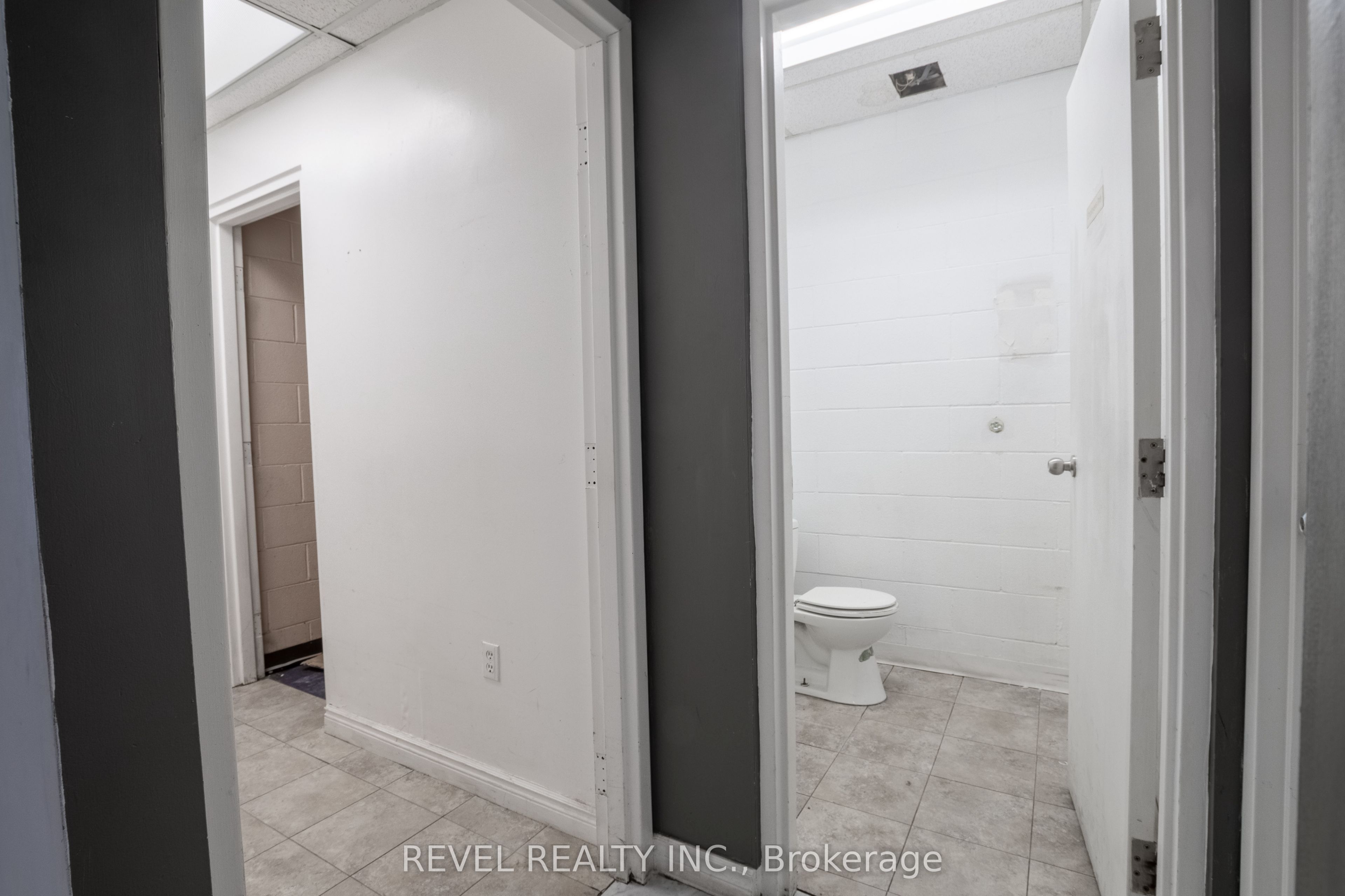 748 Richmond Street Property Photo 11