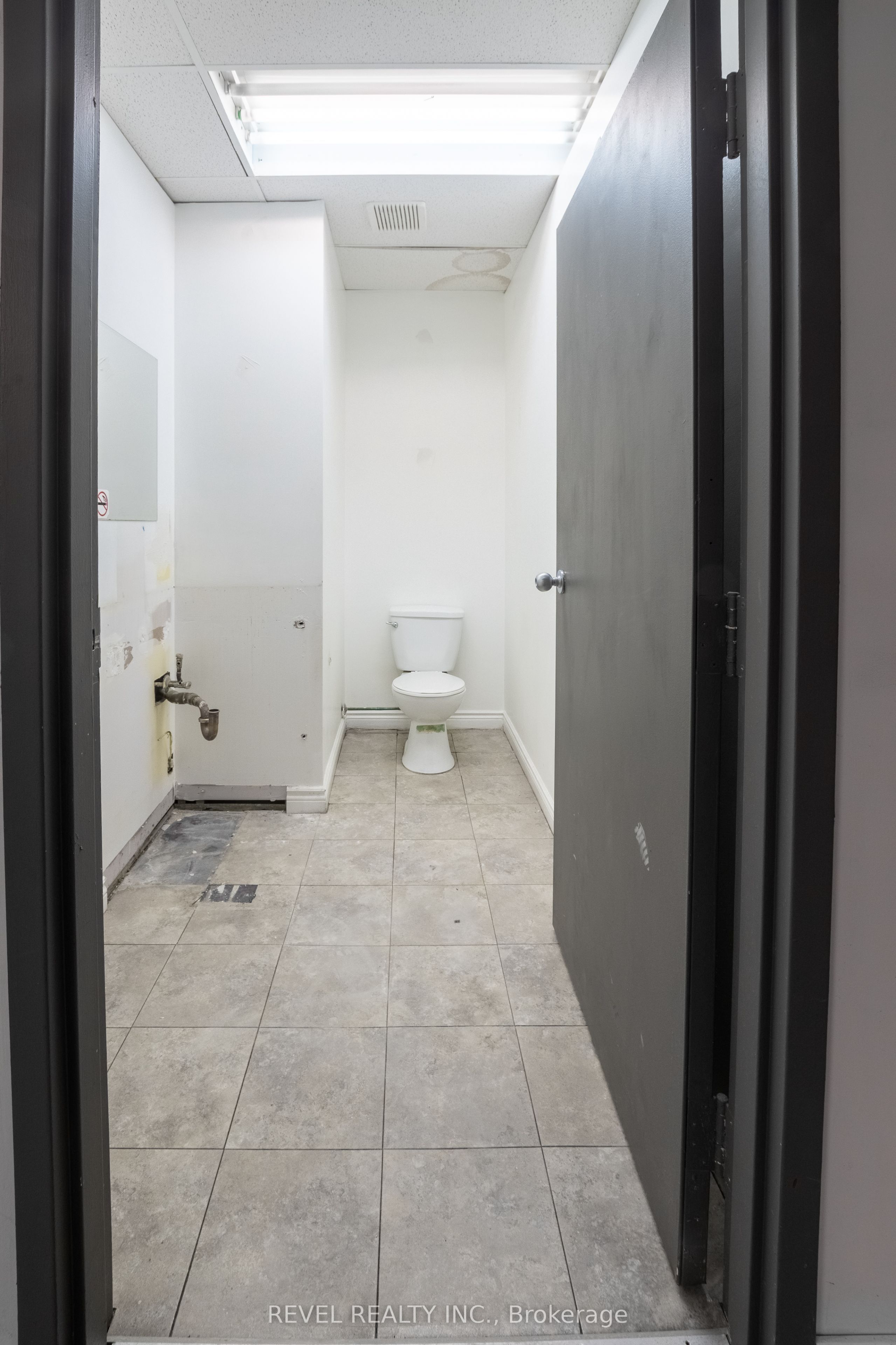 748 Richmond Street Property Photo 12