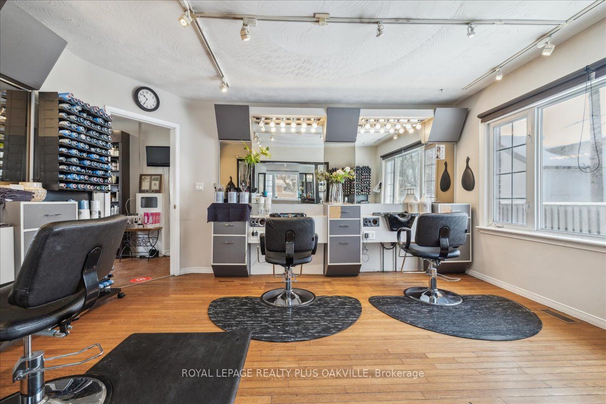 294 Dundas Street Property Photo 6