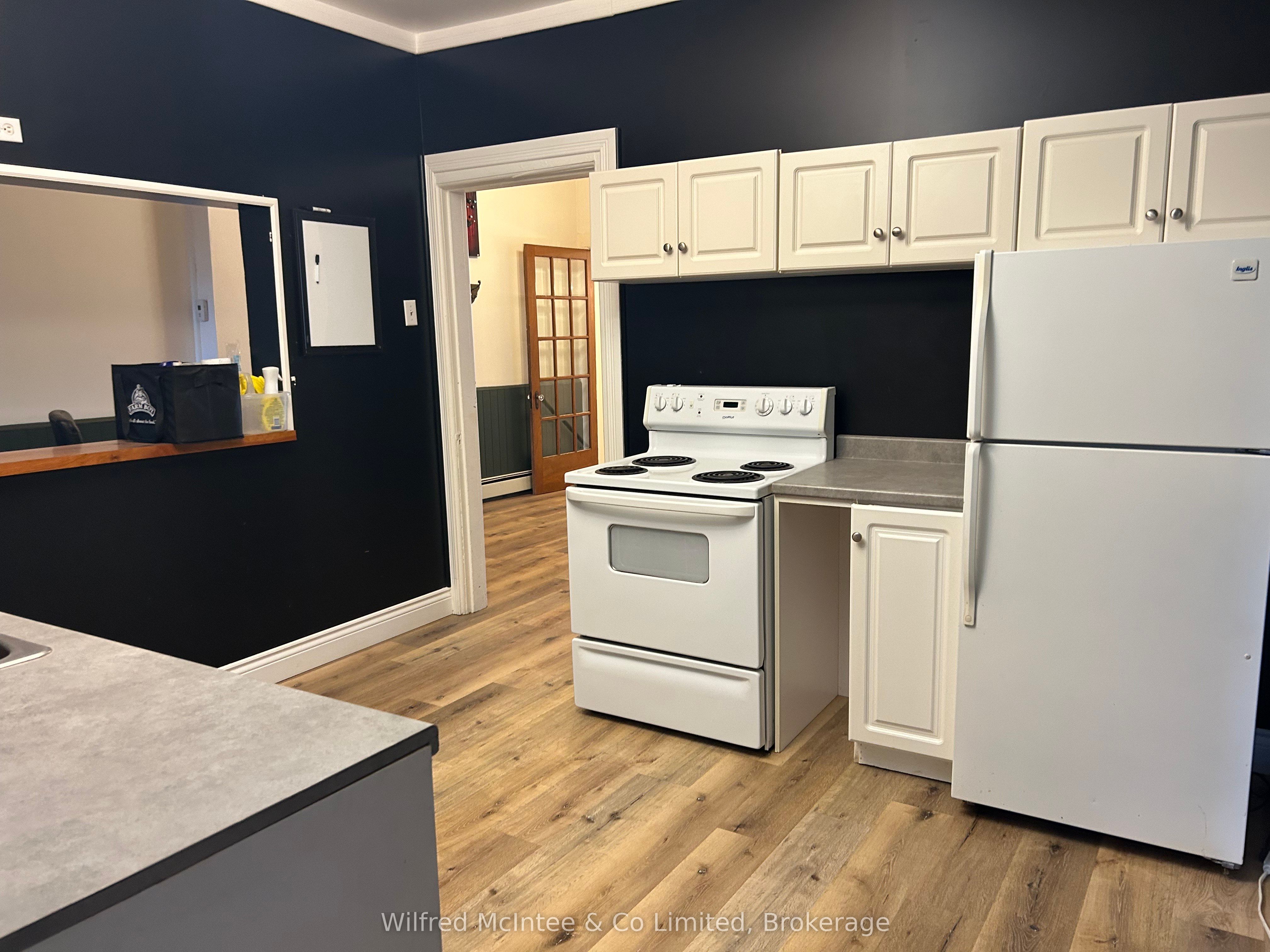 216 Durham Street E Property Photo 6