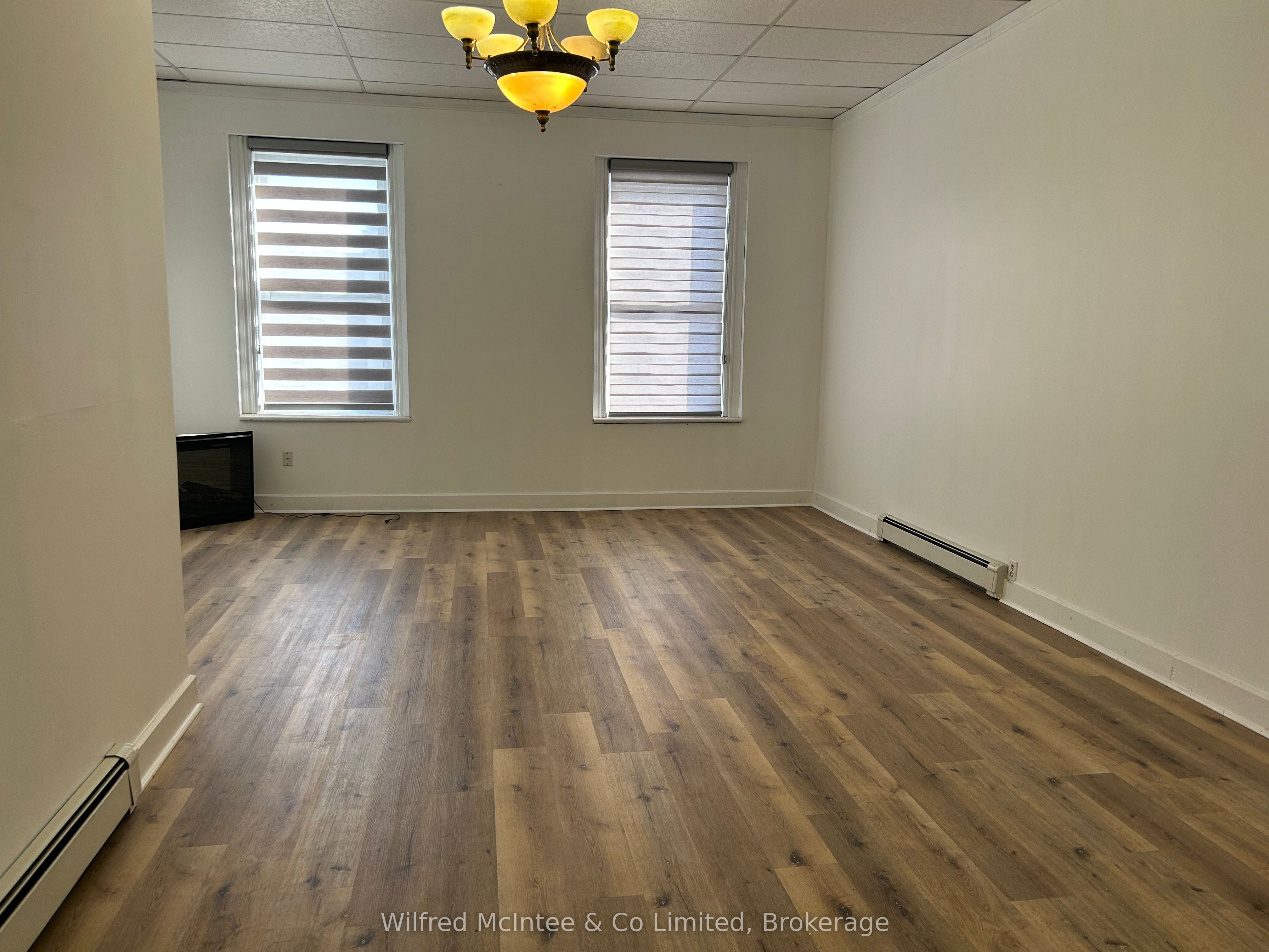 216 Durham Street E Property Photo 8