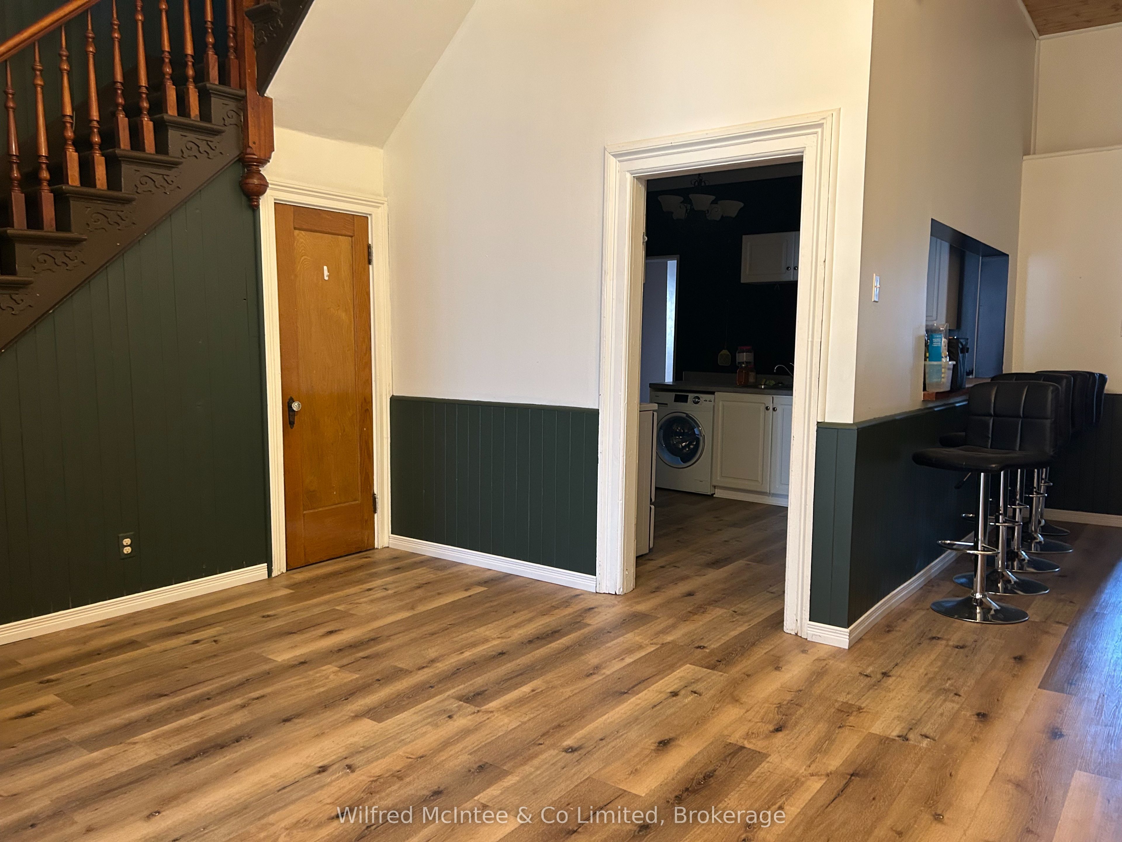 216 Durham Street E Property Photo 9