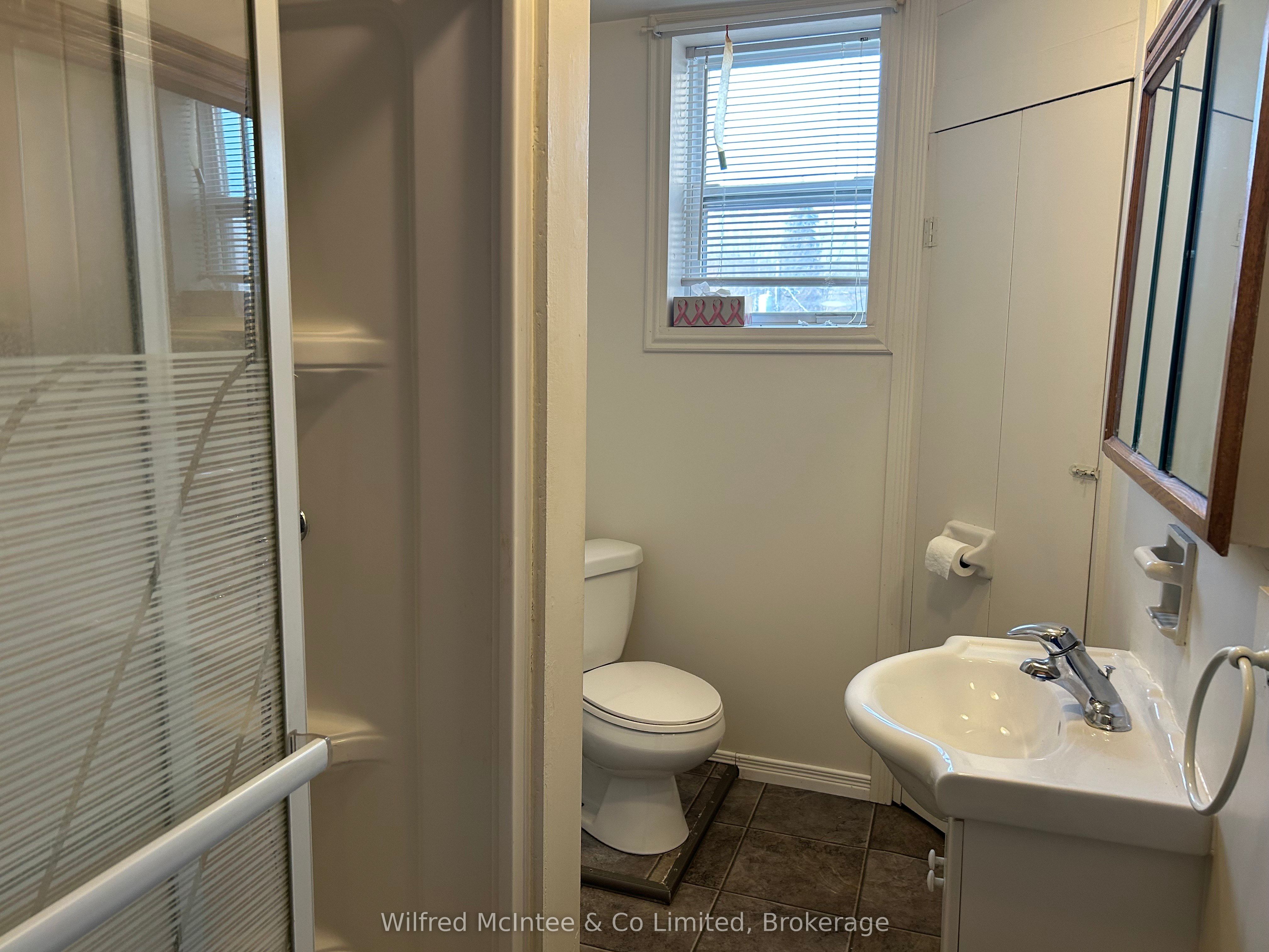 216 Durham Street E Property Photo 10