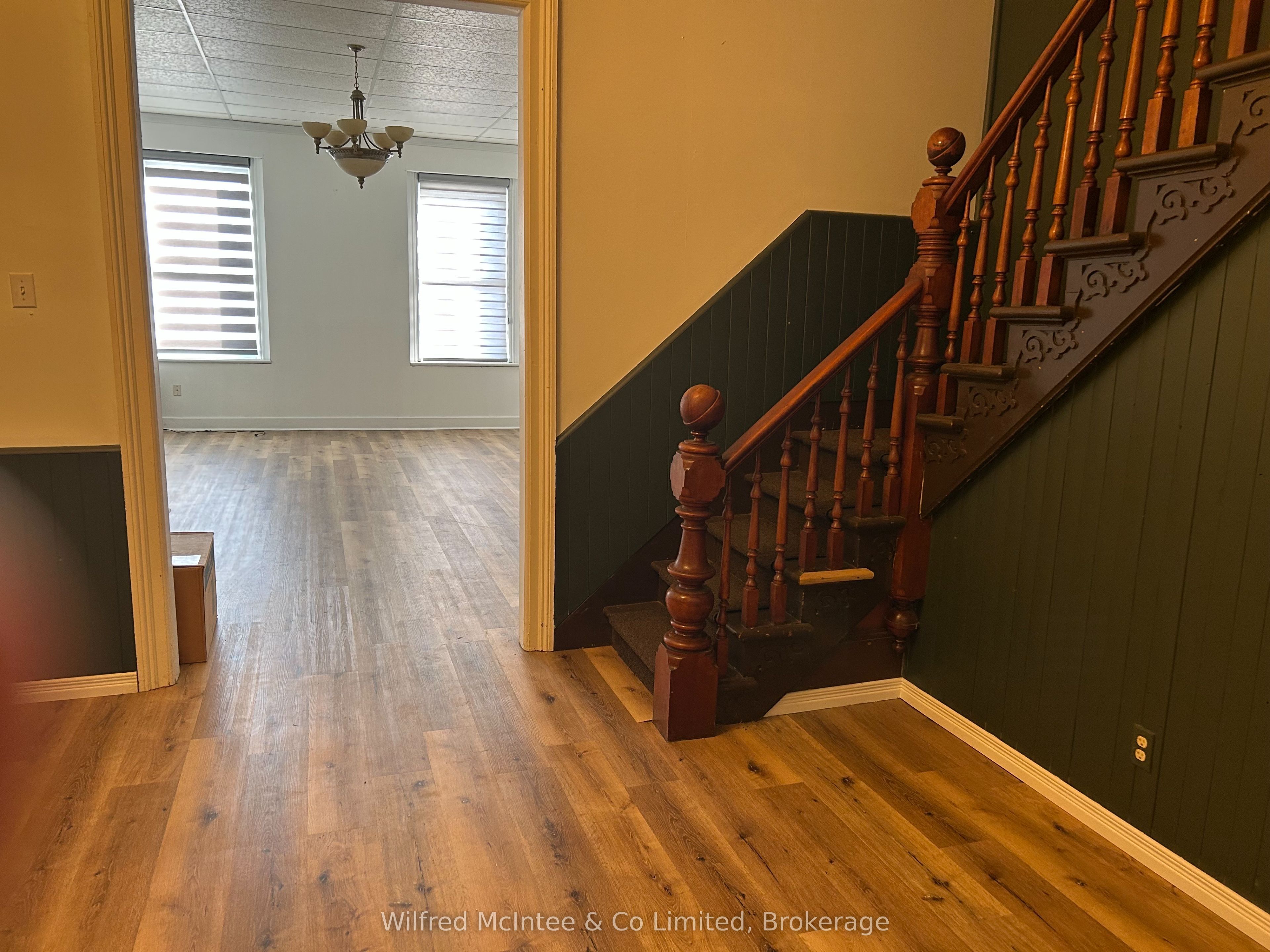 216 Durham Street E Property Photo 12