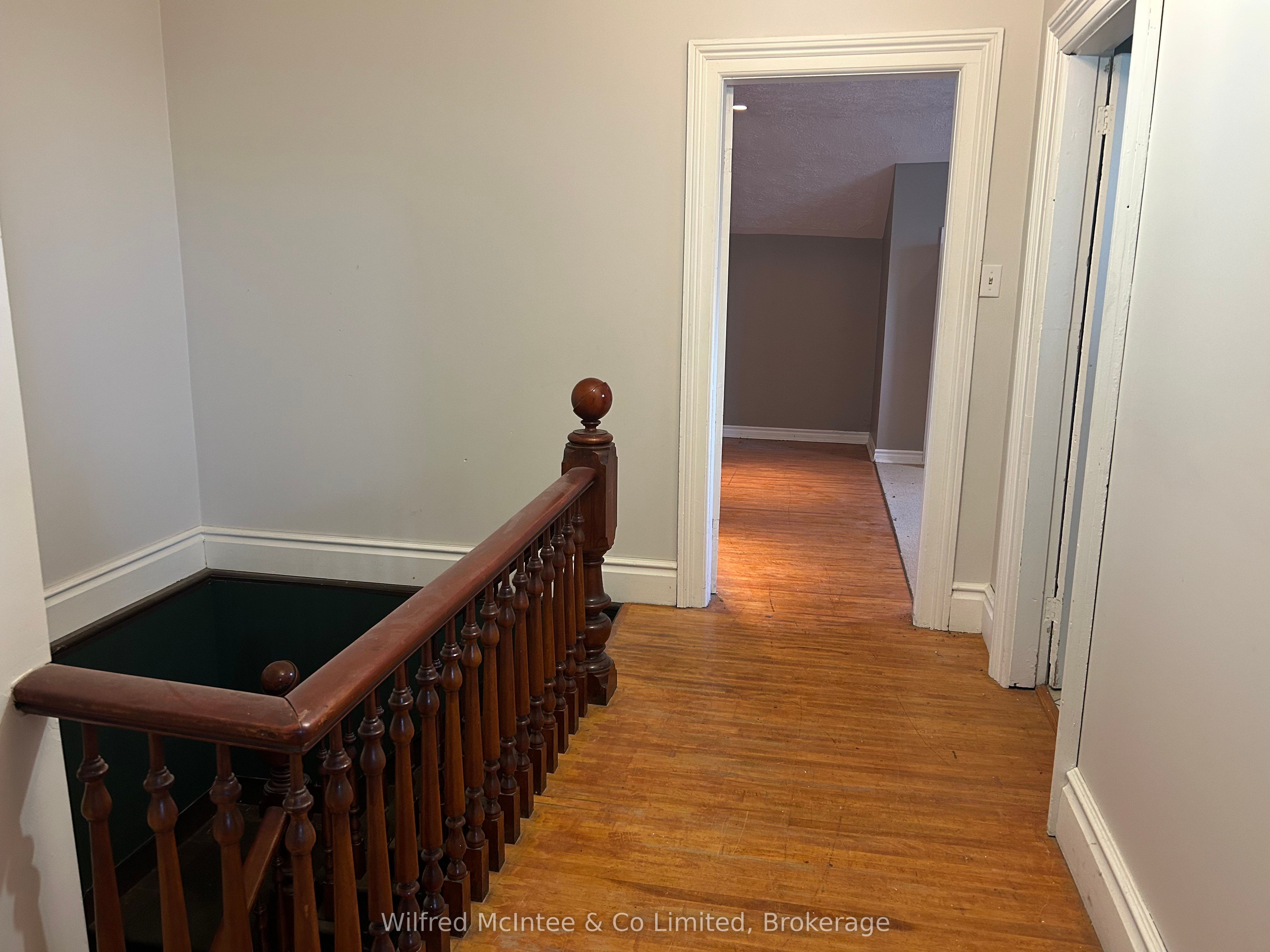 216 Durham Street E Property Photo 13