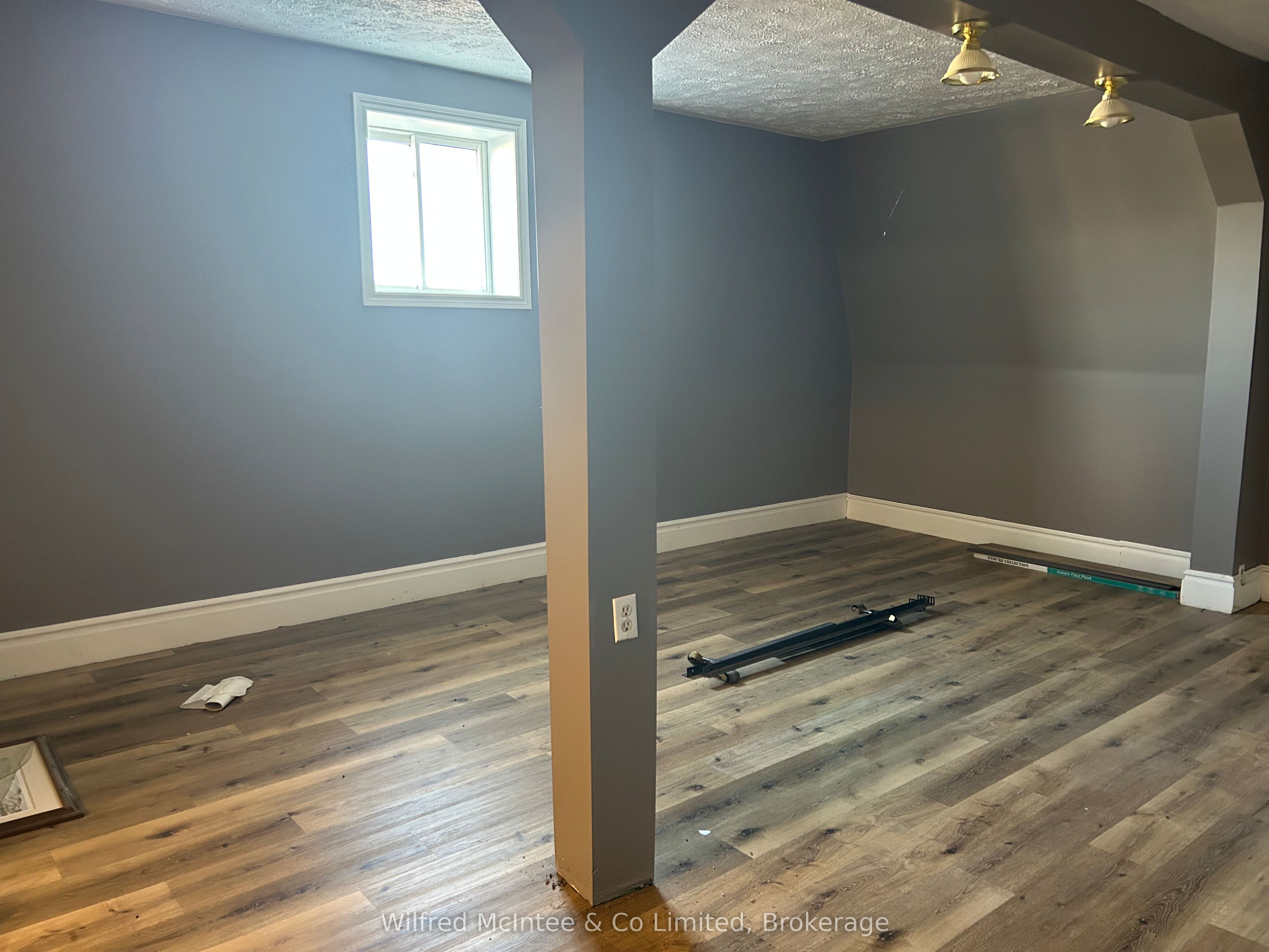 216 Durham Street E Property Photo 14
