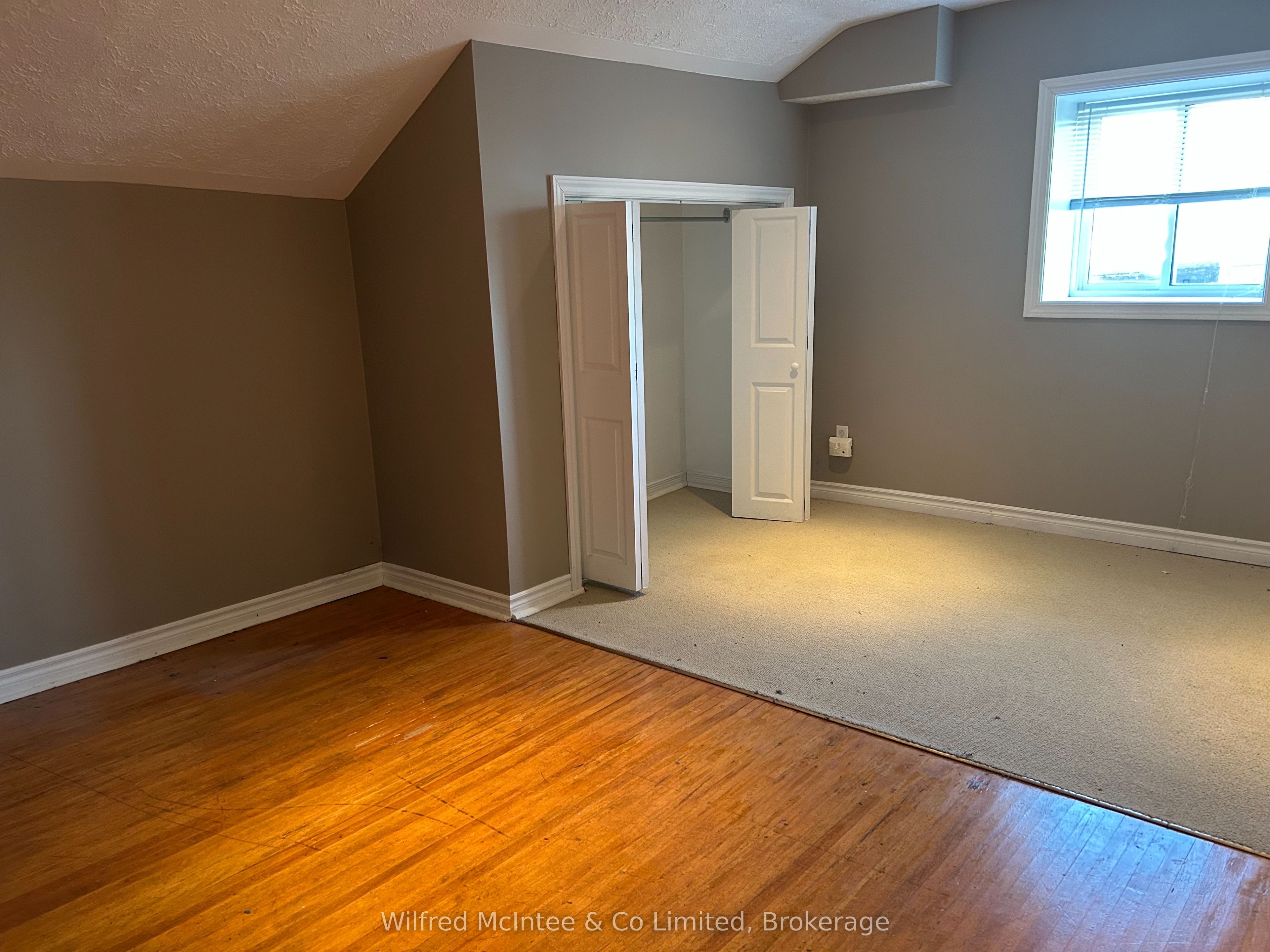 216 Durham Street E Property Photo 16