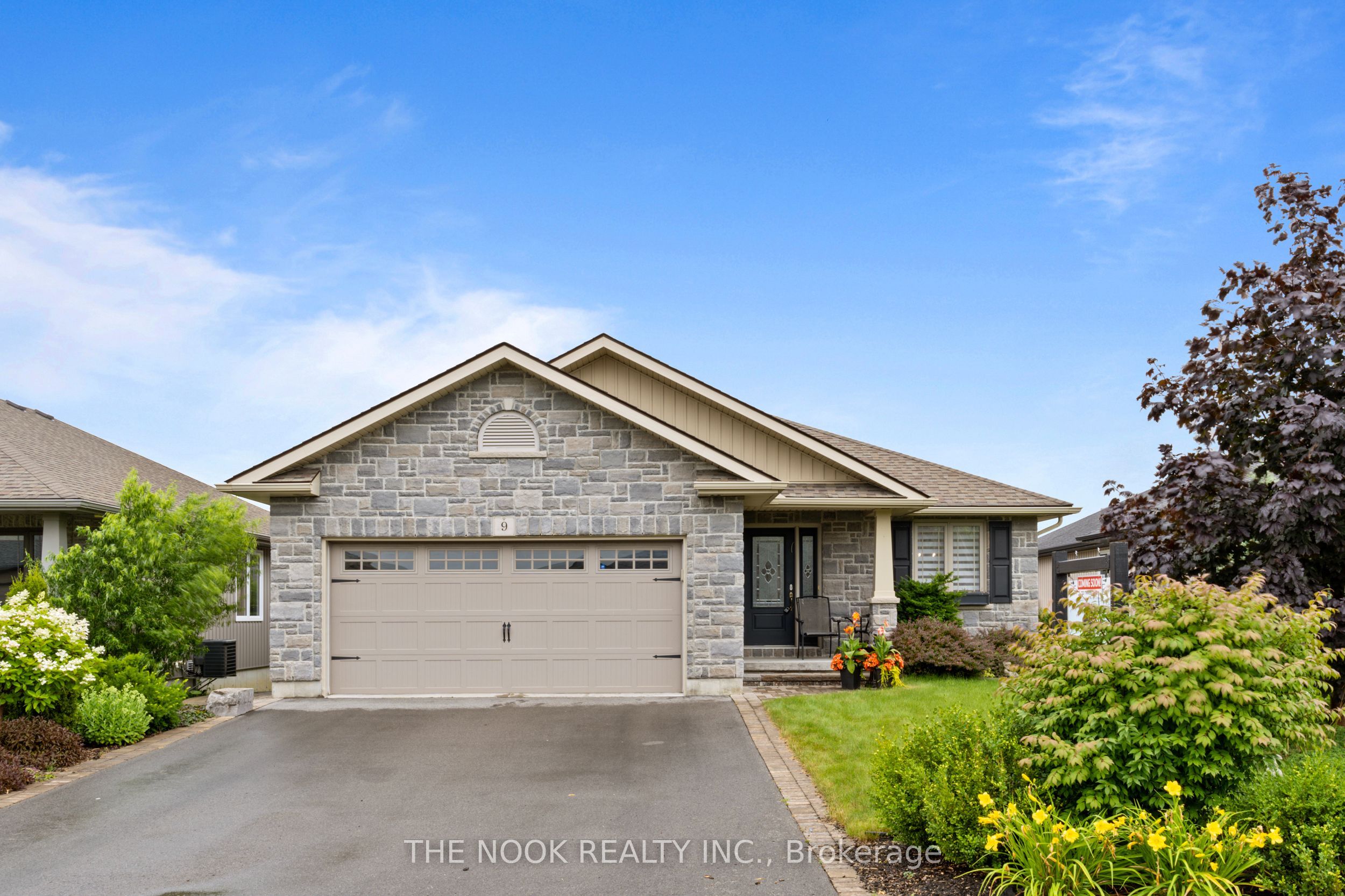 9 Woodburn Dr Property Photo