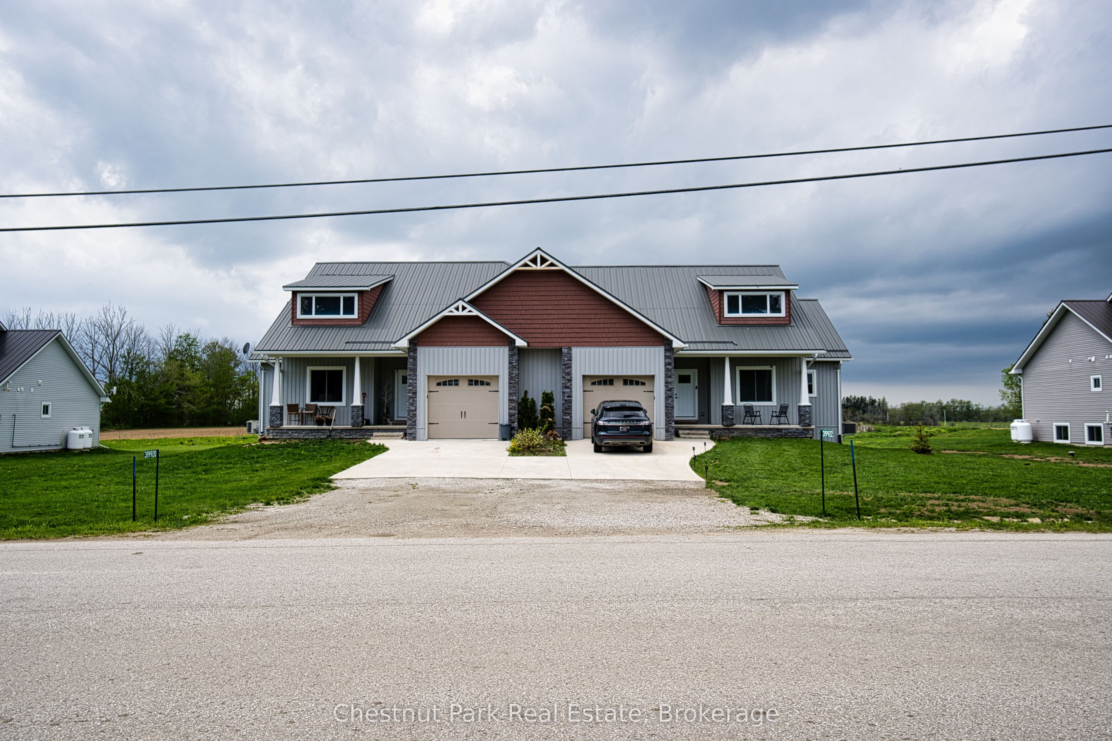 319916-319926 Kemble Rock Road Property Photo 3