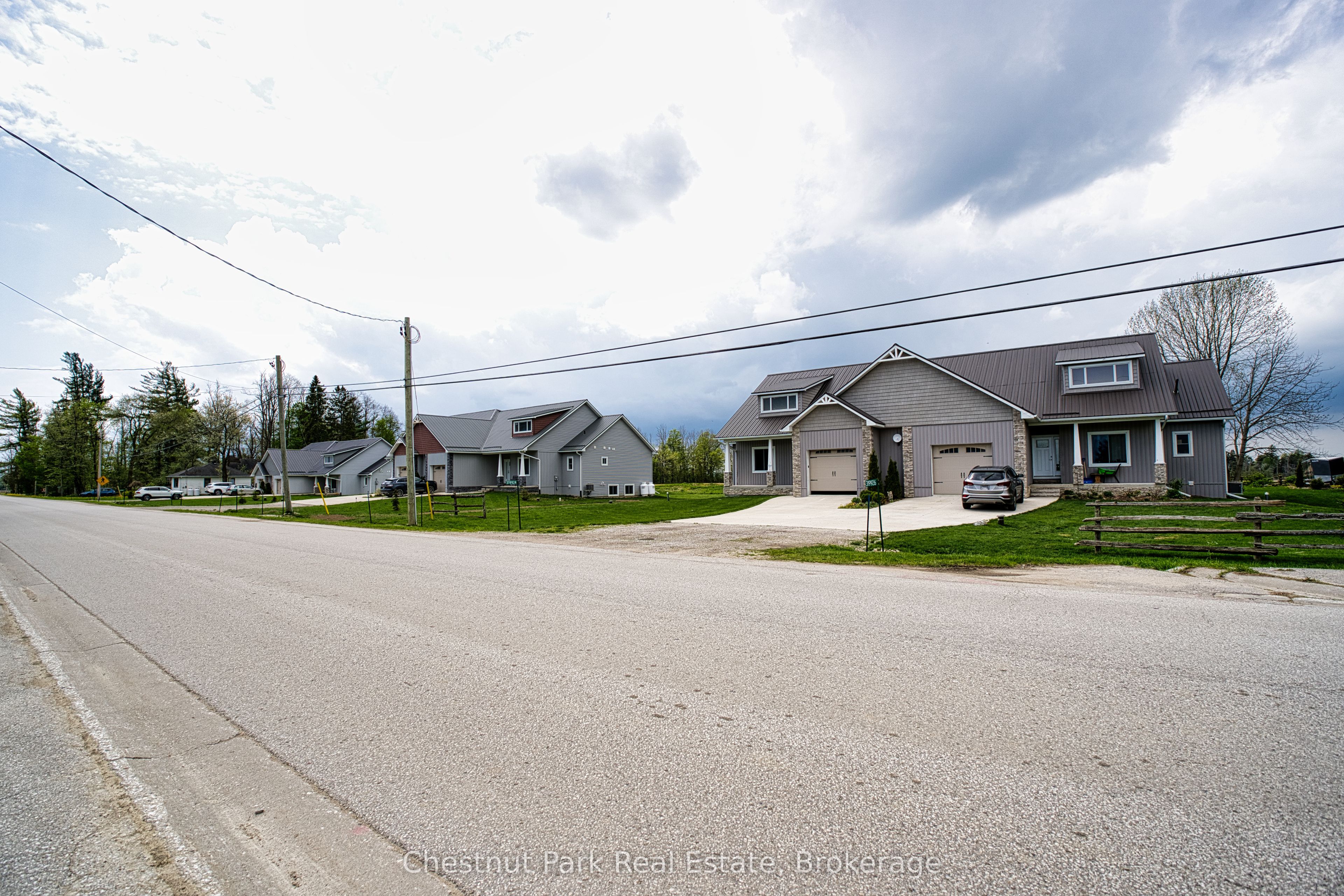 319916-319926 Kemble Rock Road Property Photo 5
