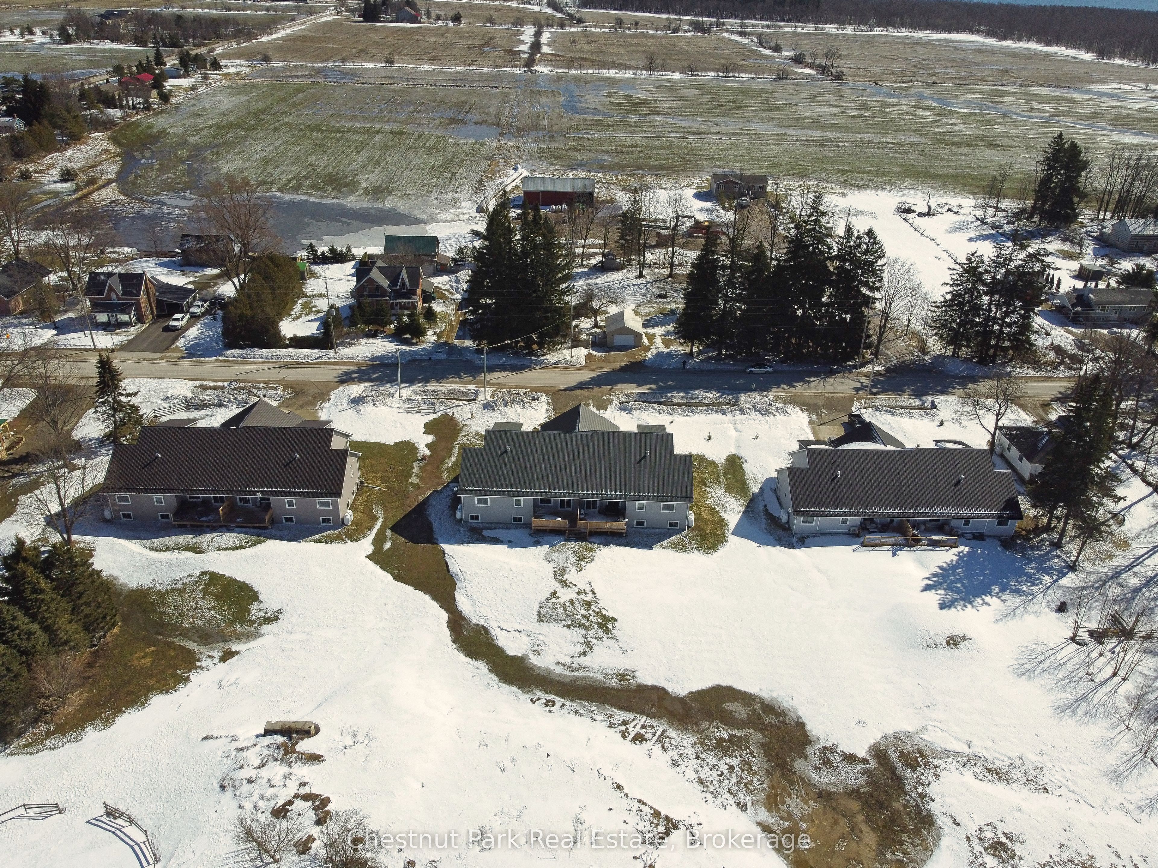 319916-319926 Kemble Rock Road Property Photo 10