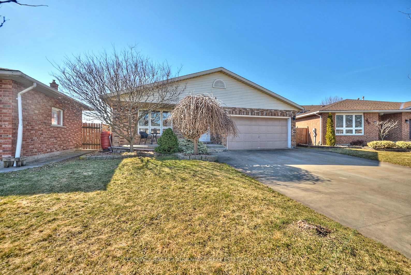 7763 Parkview Cres Property Photo