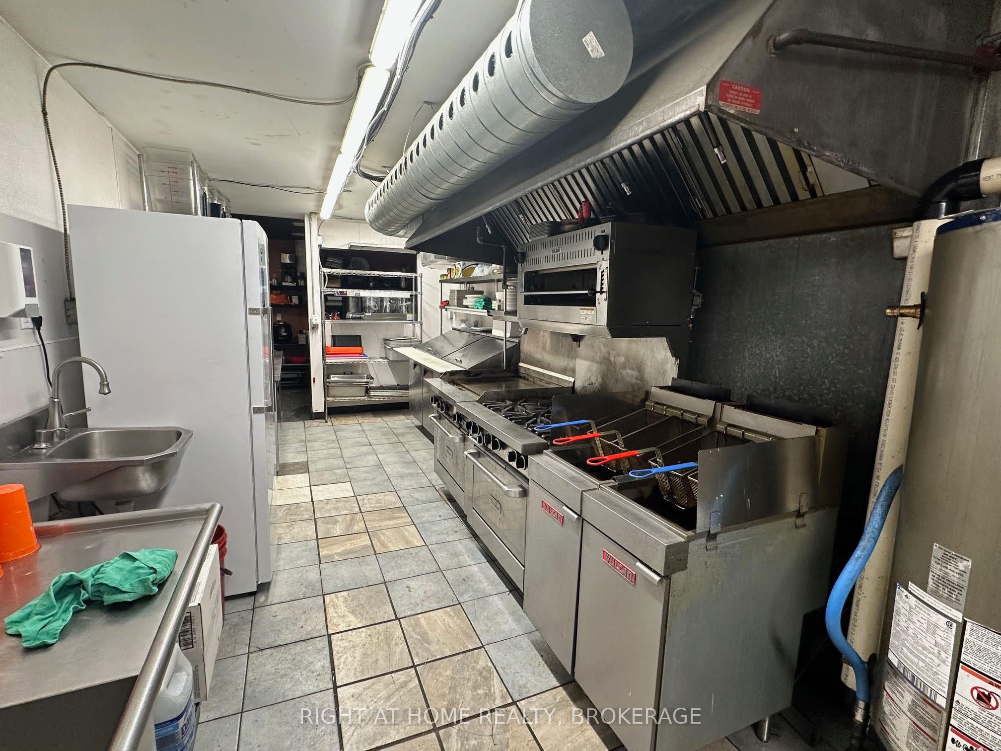 #unit B - 4060 Erie Road Property Photo 6