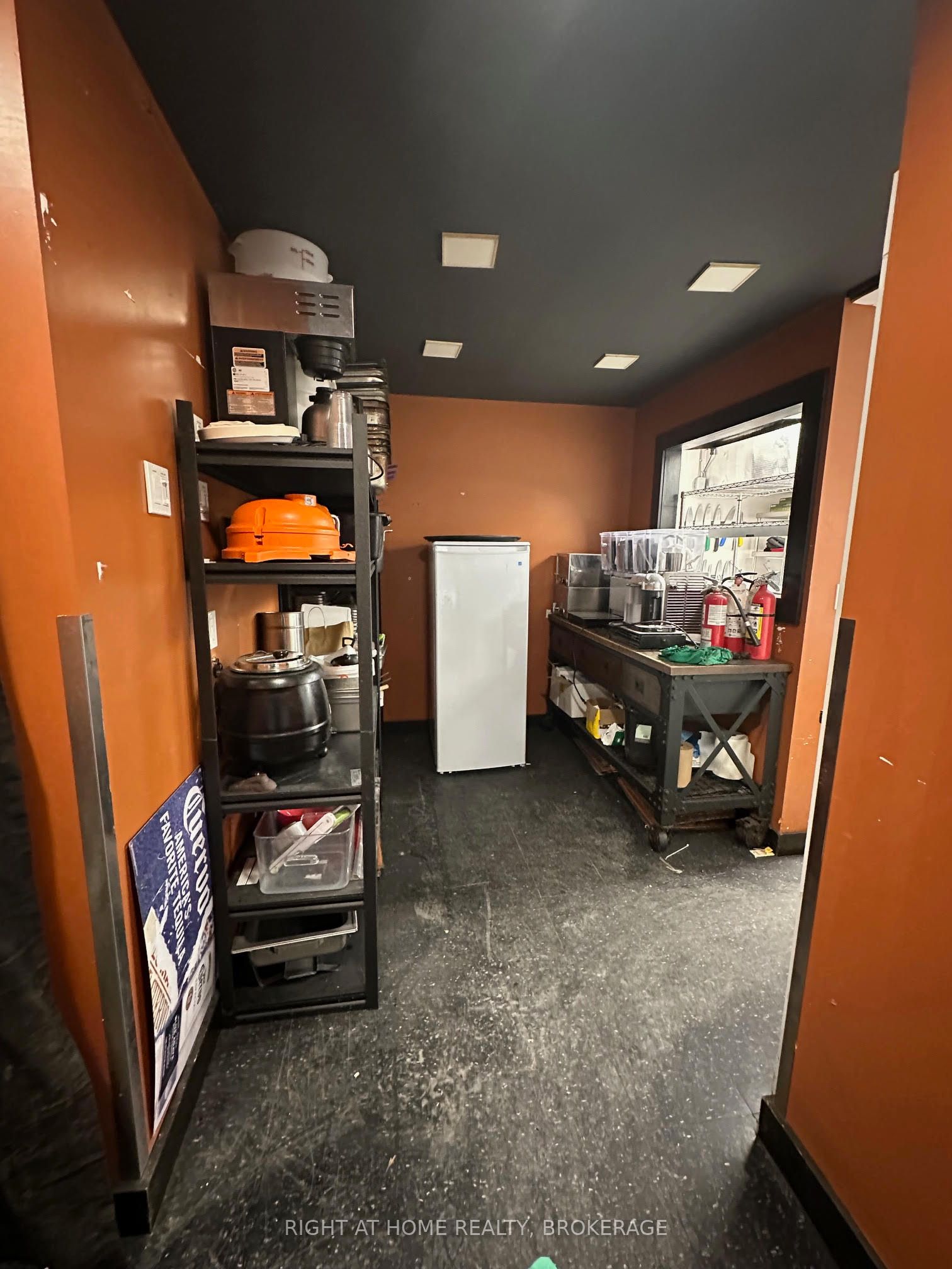 #unit B - 4060 Erie Road Property Photo 8