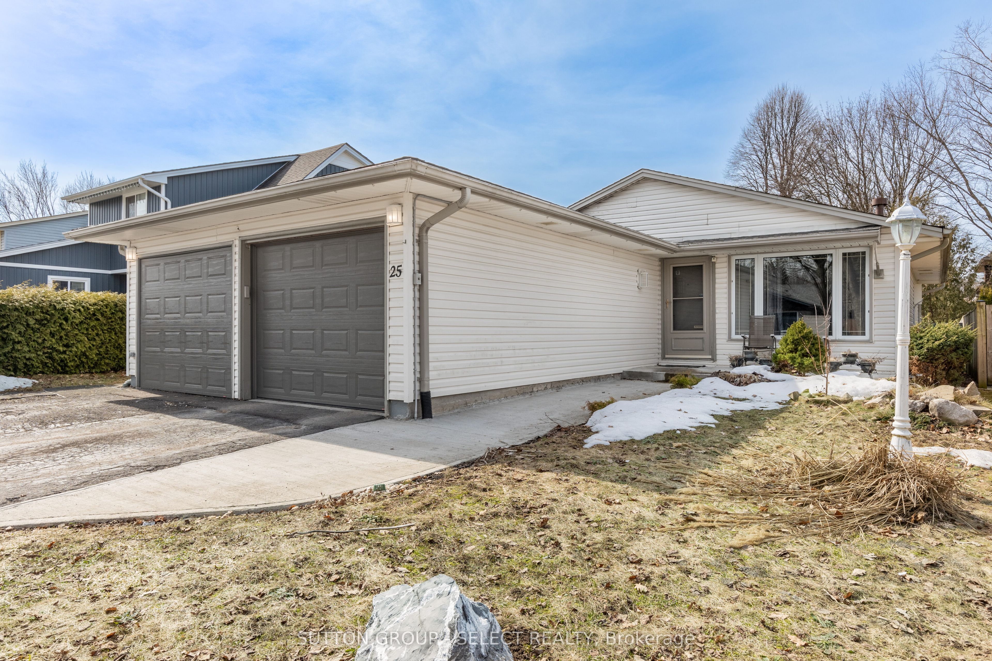25 Cottonwood Crescent Property Photo
