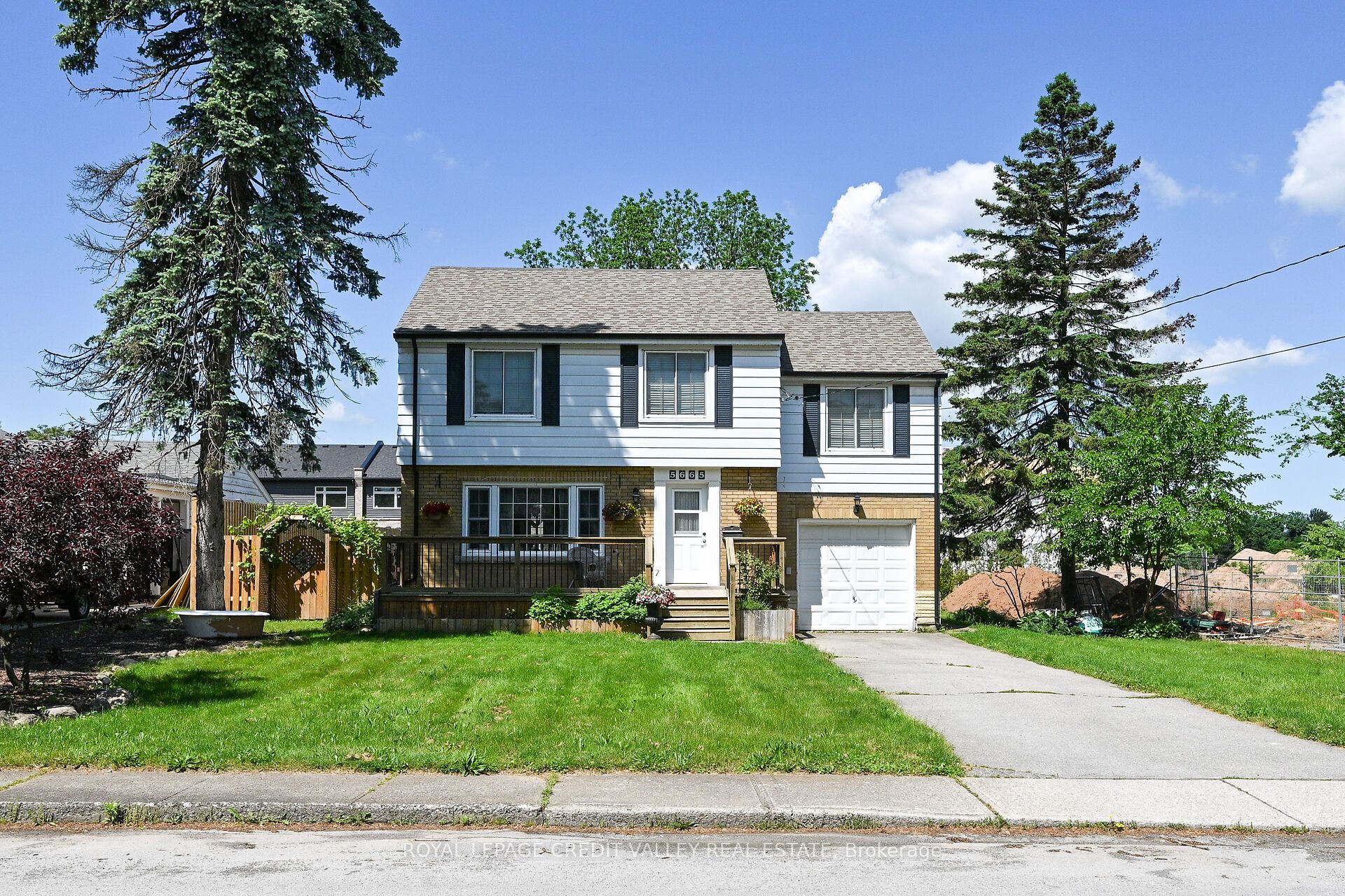 5665 Woodland Boulevard Property Photo