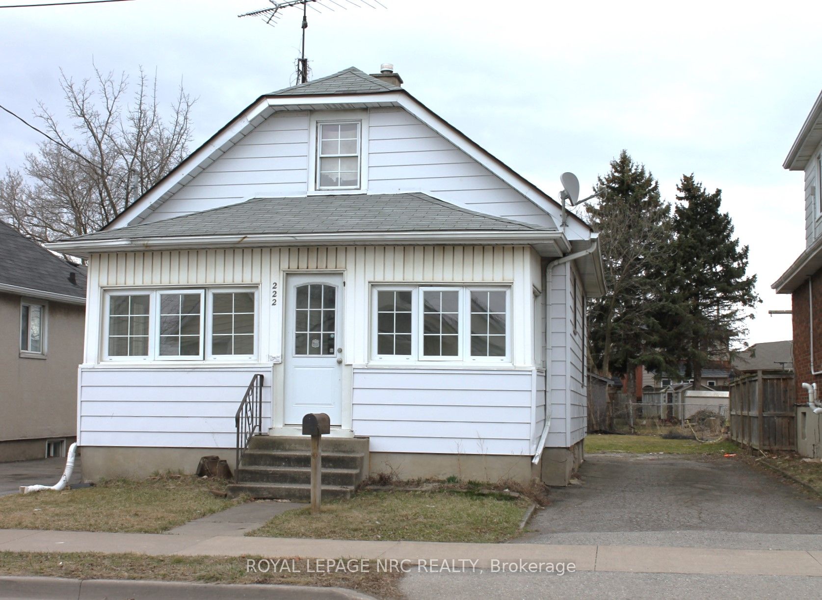 222 Niagara St Property Photo