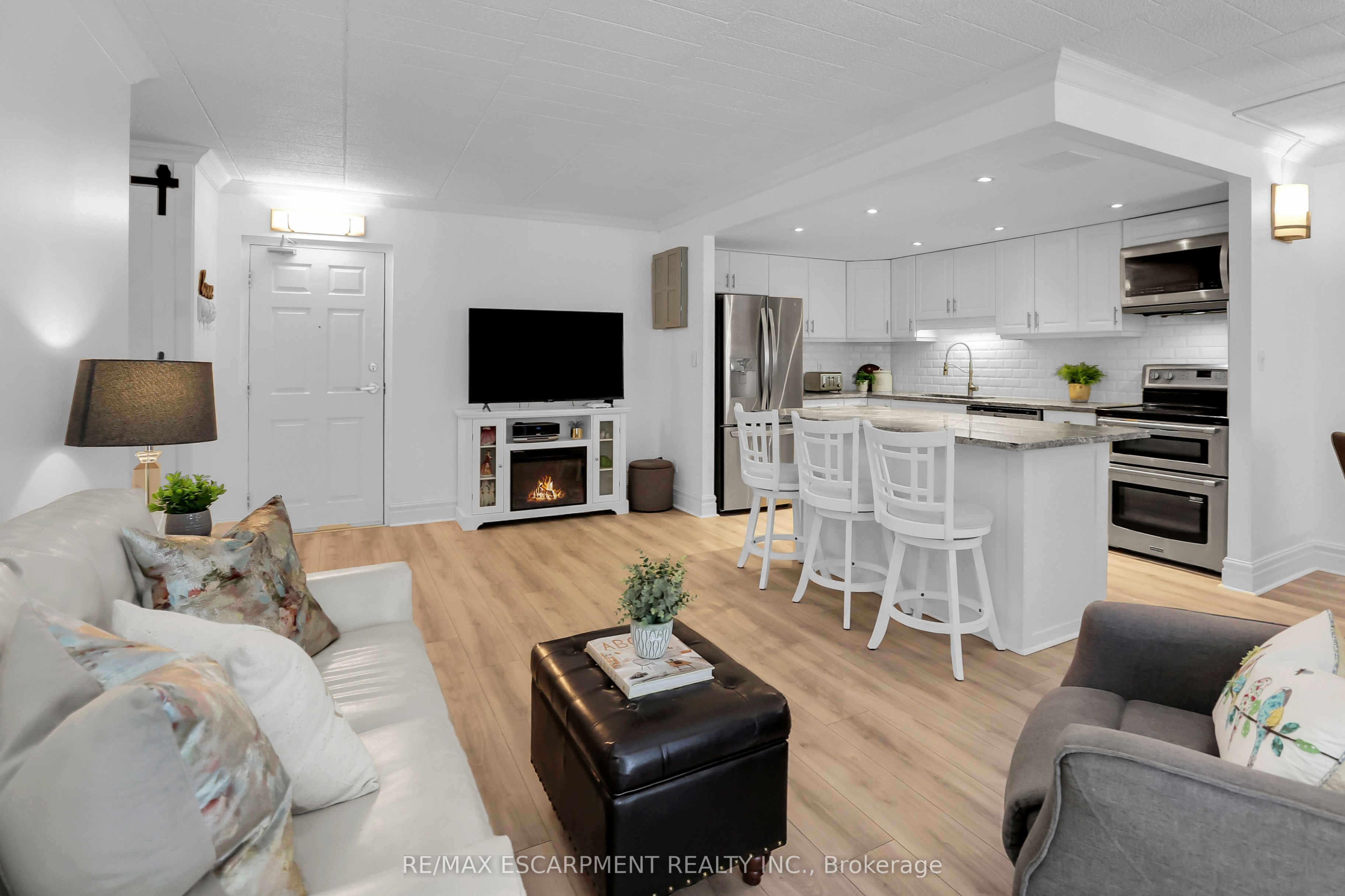 20 John Street 202 Property Photo 3