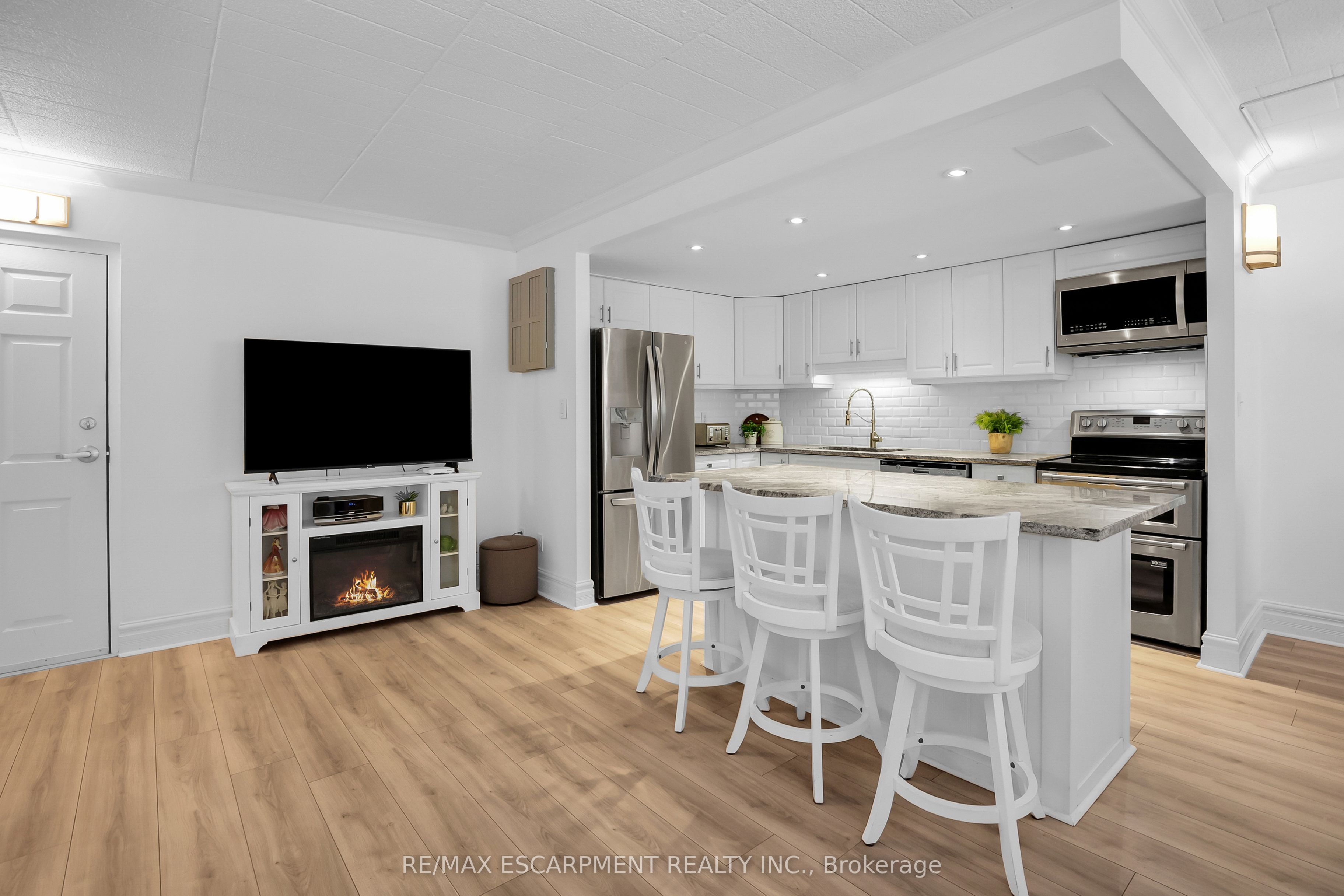20 John Street 202 Property Photo 6