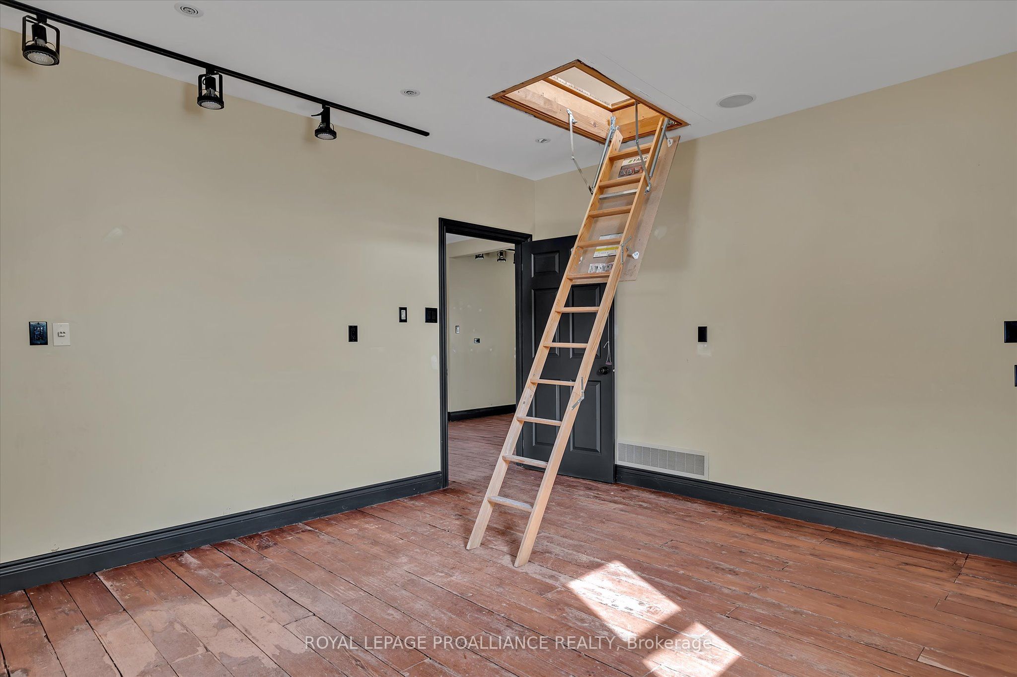 255 Mcdonnel Street Property Photo 48