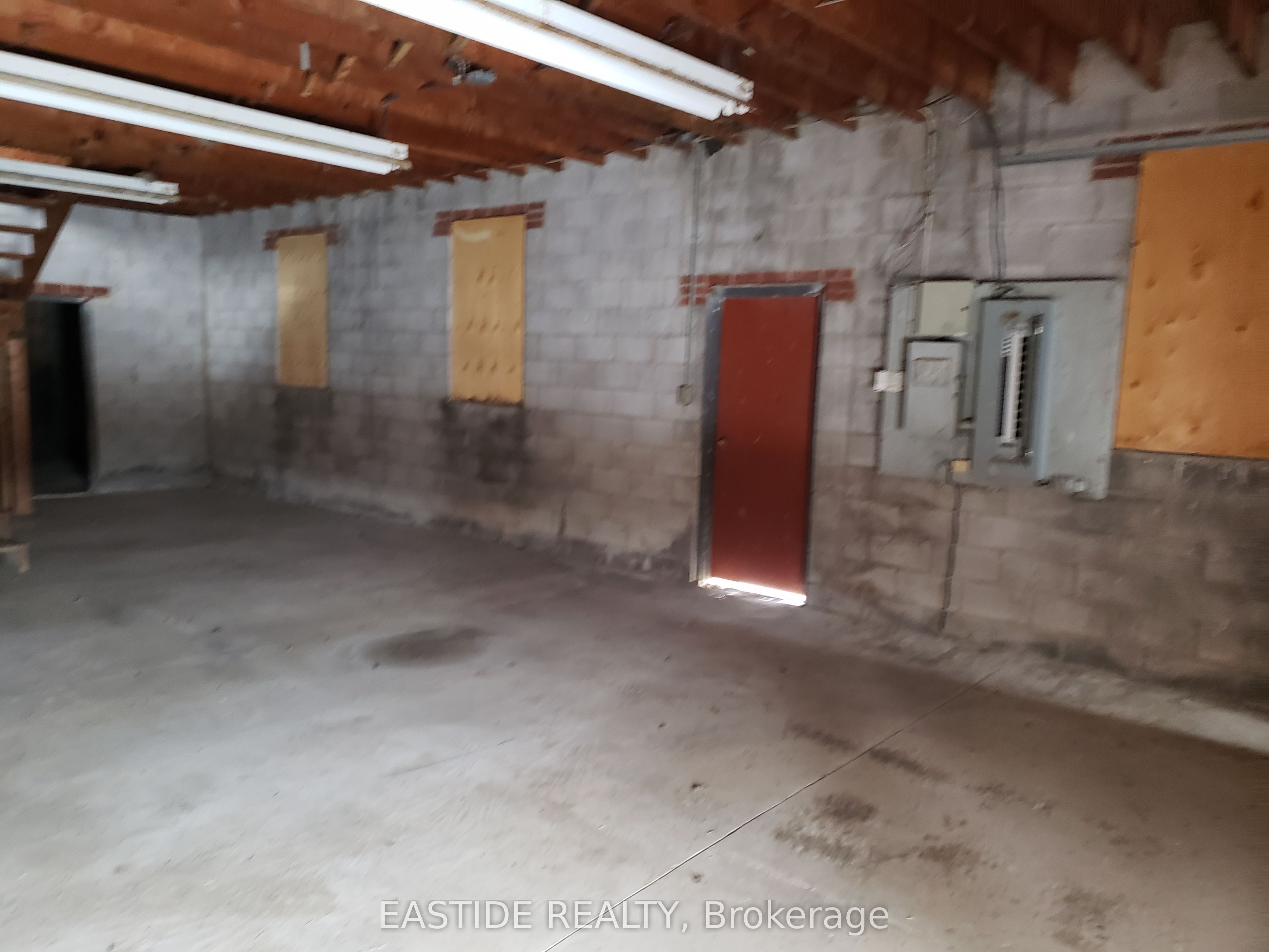 3250 Netherby Road Property Photo 5