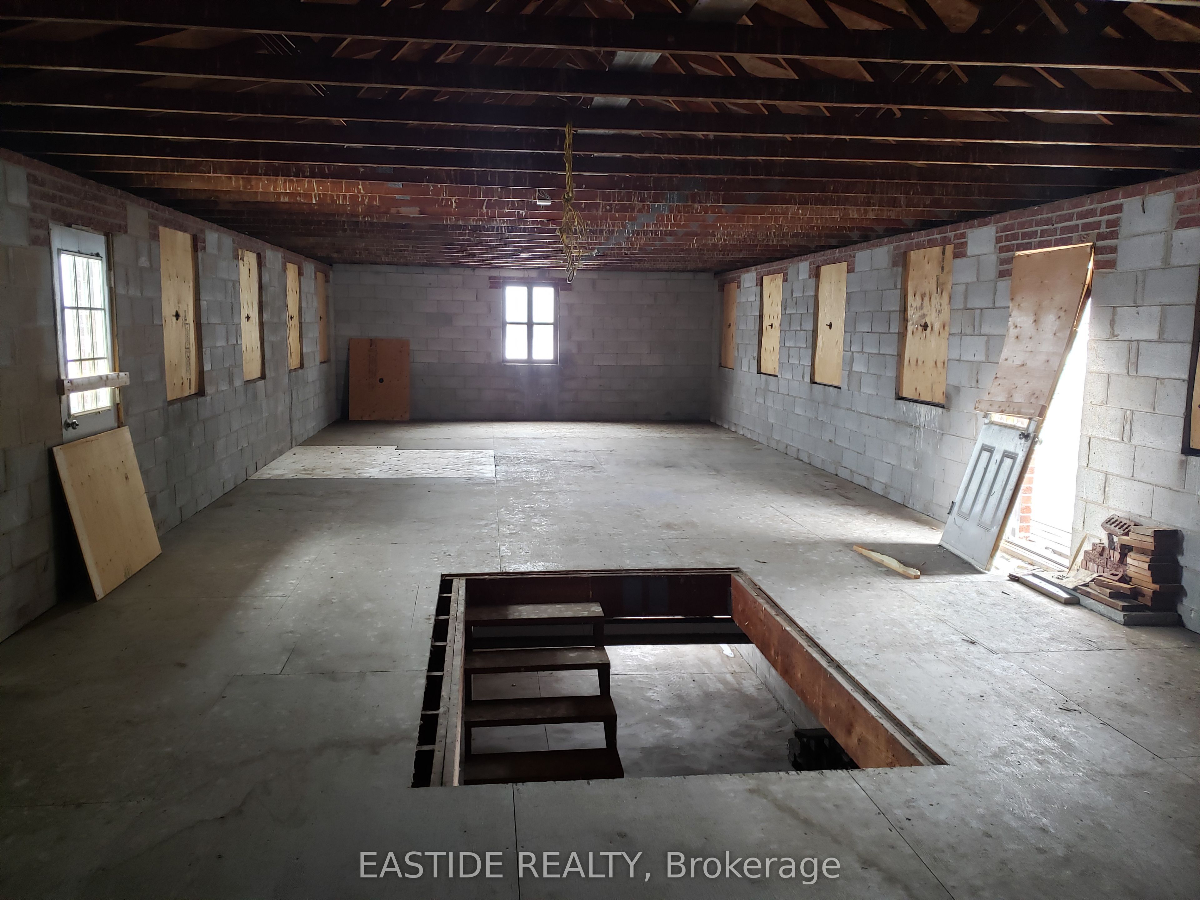 3250 Netherby Road Property Photo 6