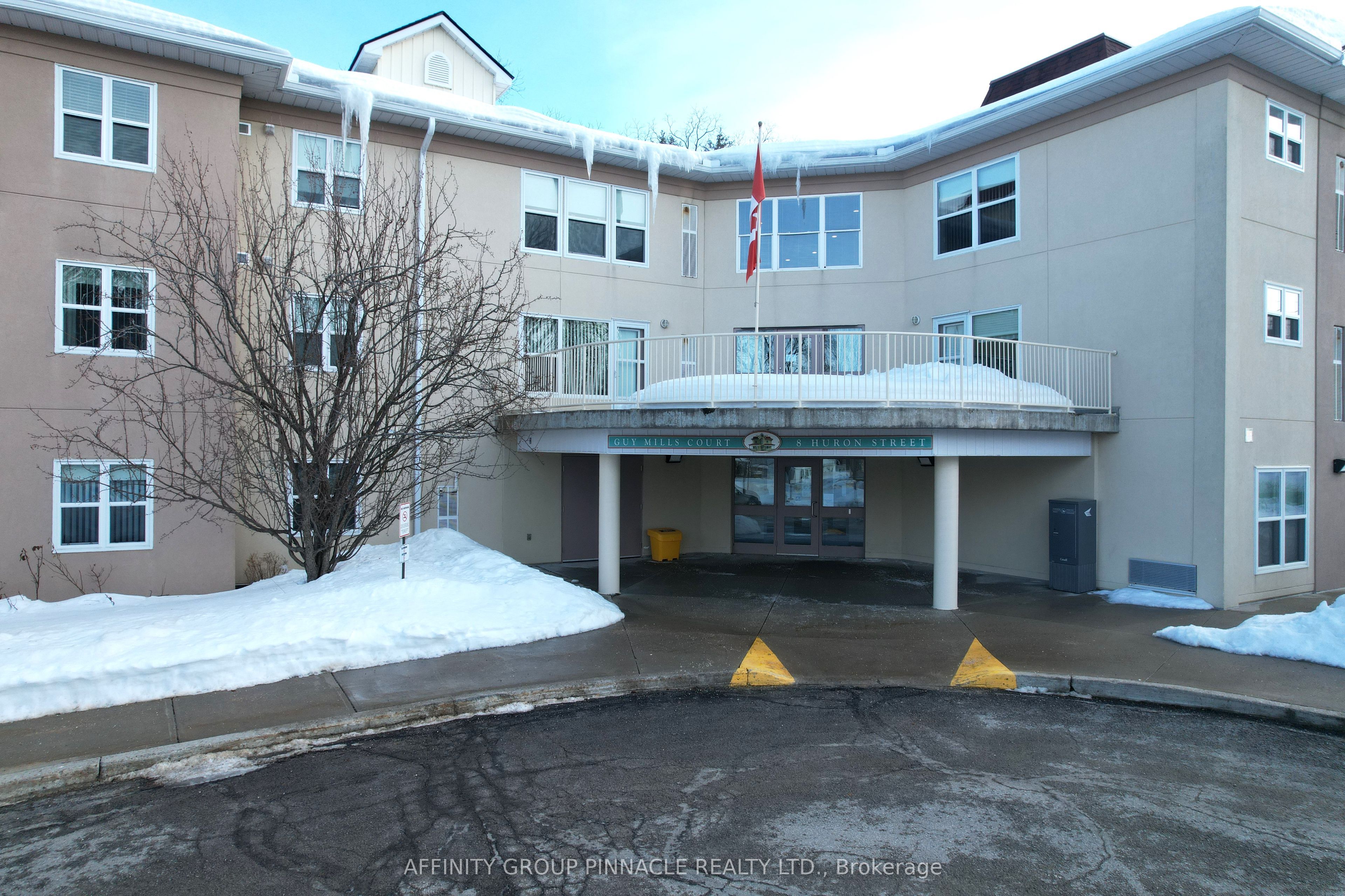 8 Huron Street E 106 Property Photo 4