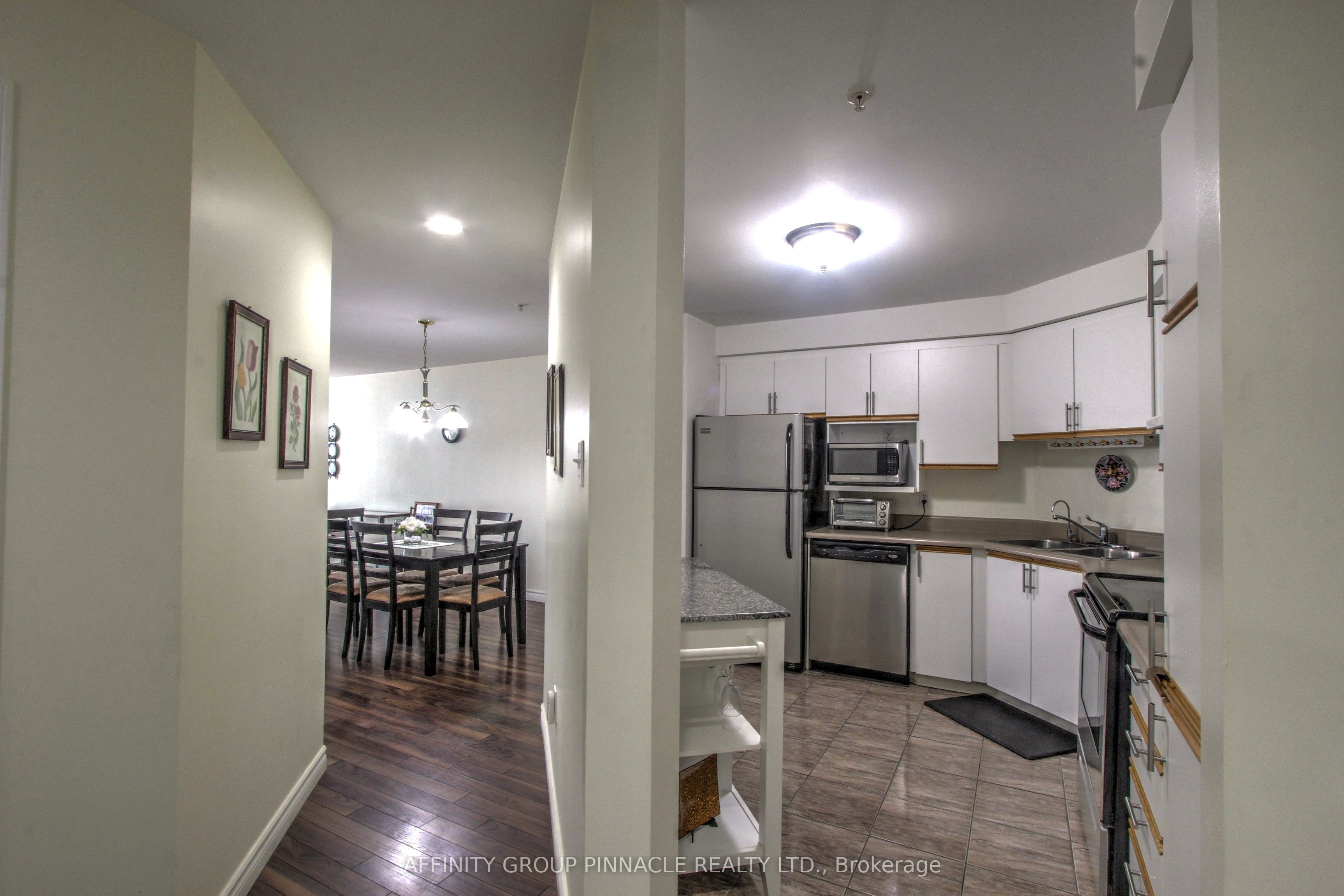 8 Huron Street E 106 Property Photo 5