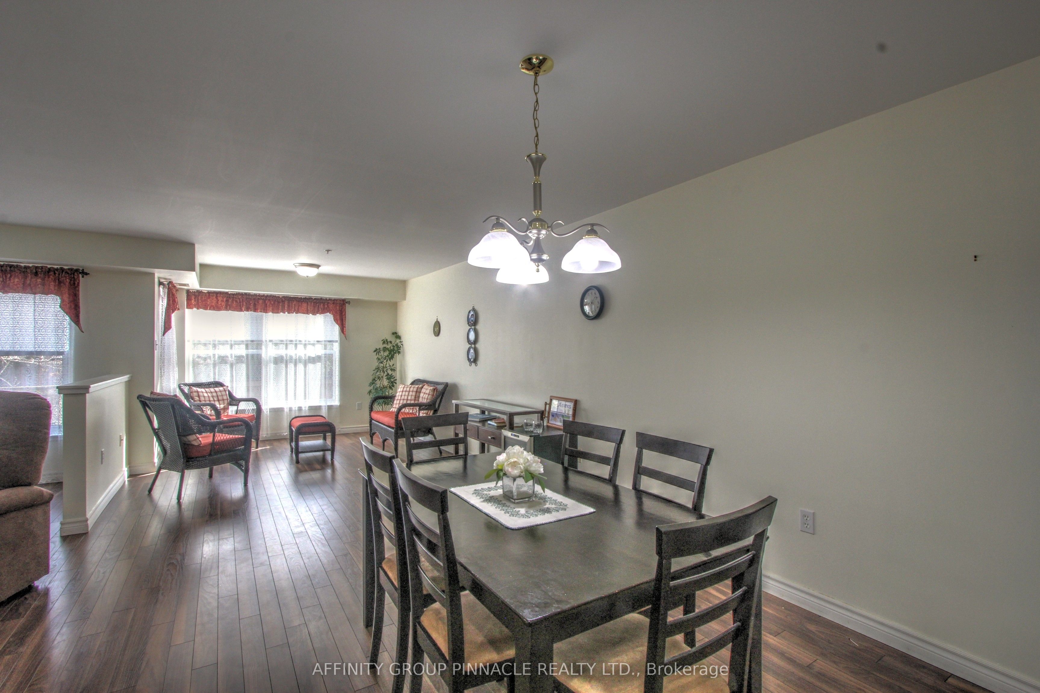 8 Huron Street E 106 Property Photo 8