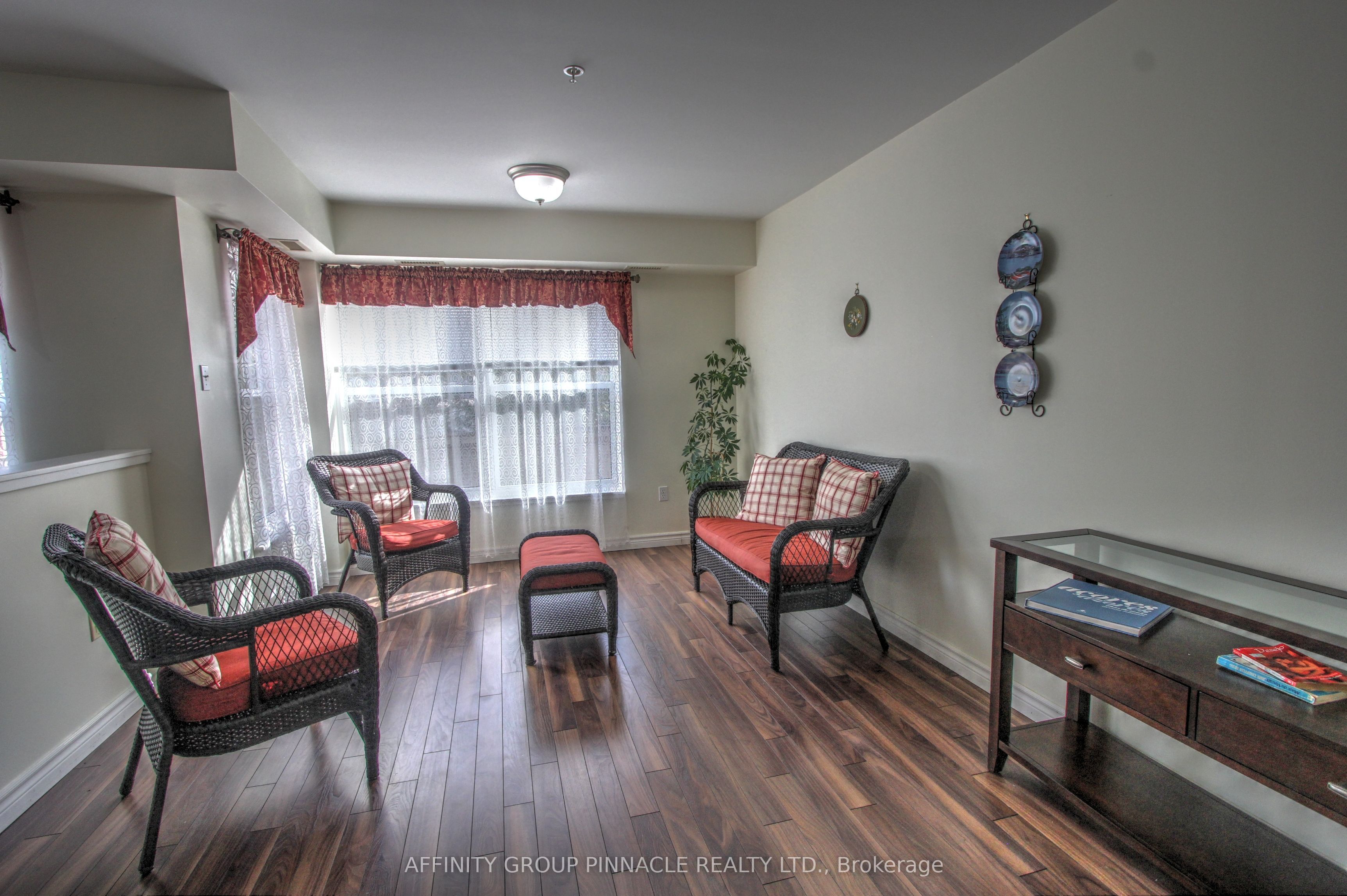 8 Huron Street E 106 Property Photo 20