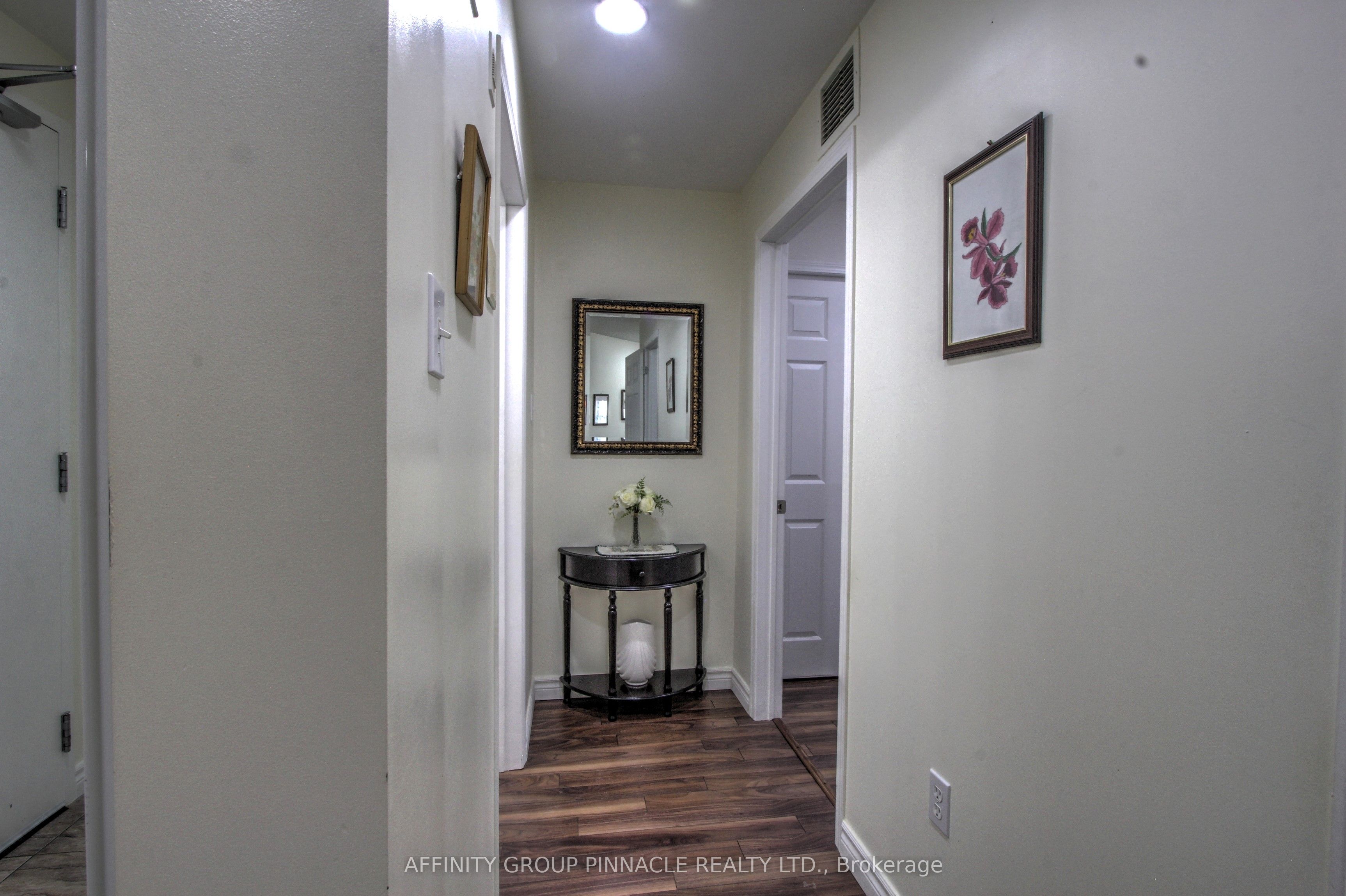8 Huron Street E 106 Property Photo 22
